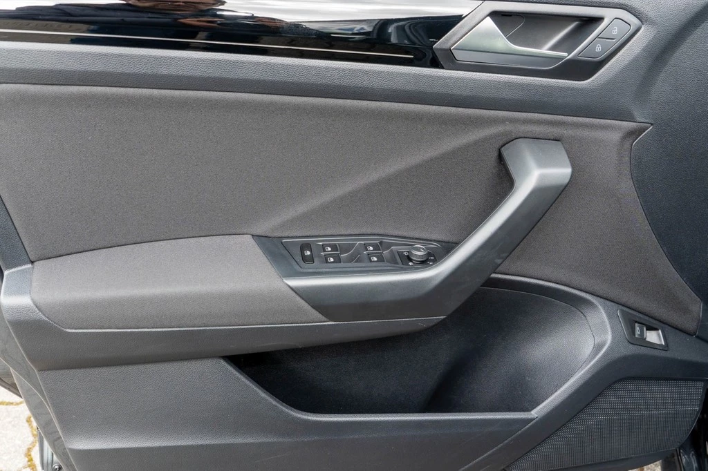 Volkswagen-T-Roc-image-18