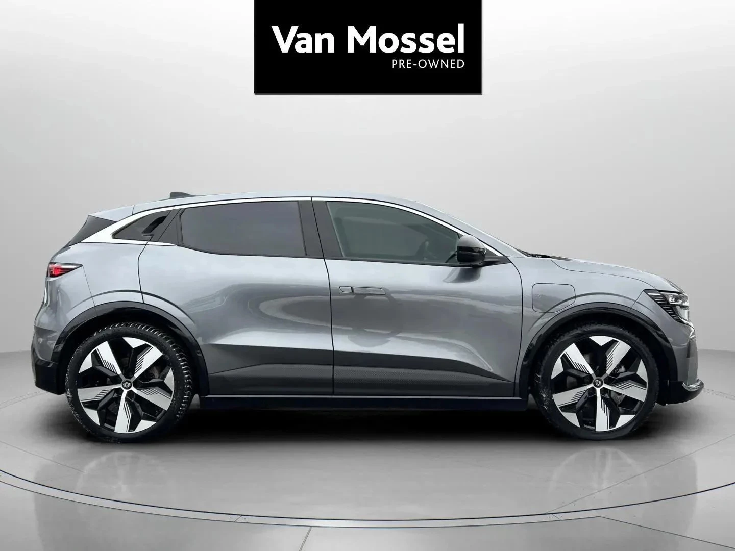 Renault-Megane E-Tech-image-3