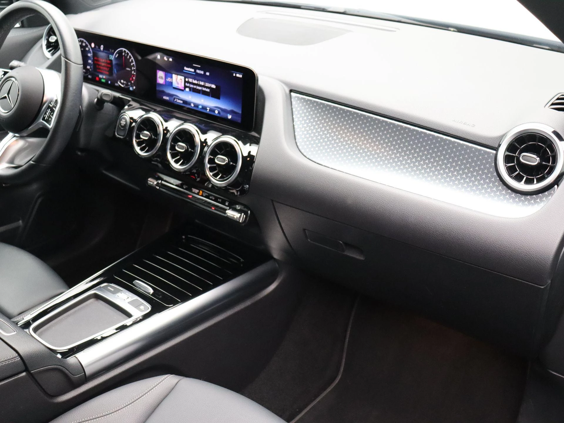Mercedes-Benz GLA 250 e Business Line + TREKHAAK + CARPLAY + LED + CAMERA +