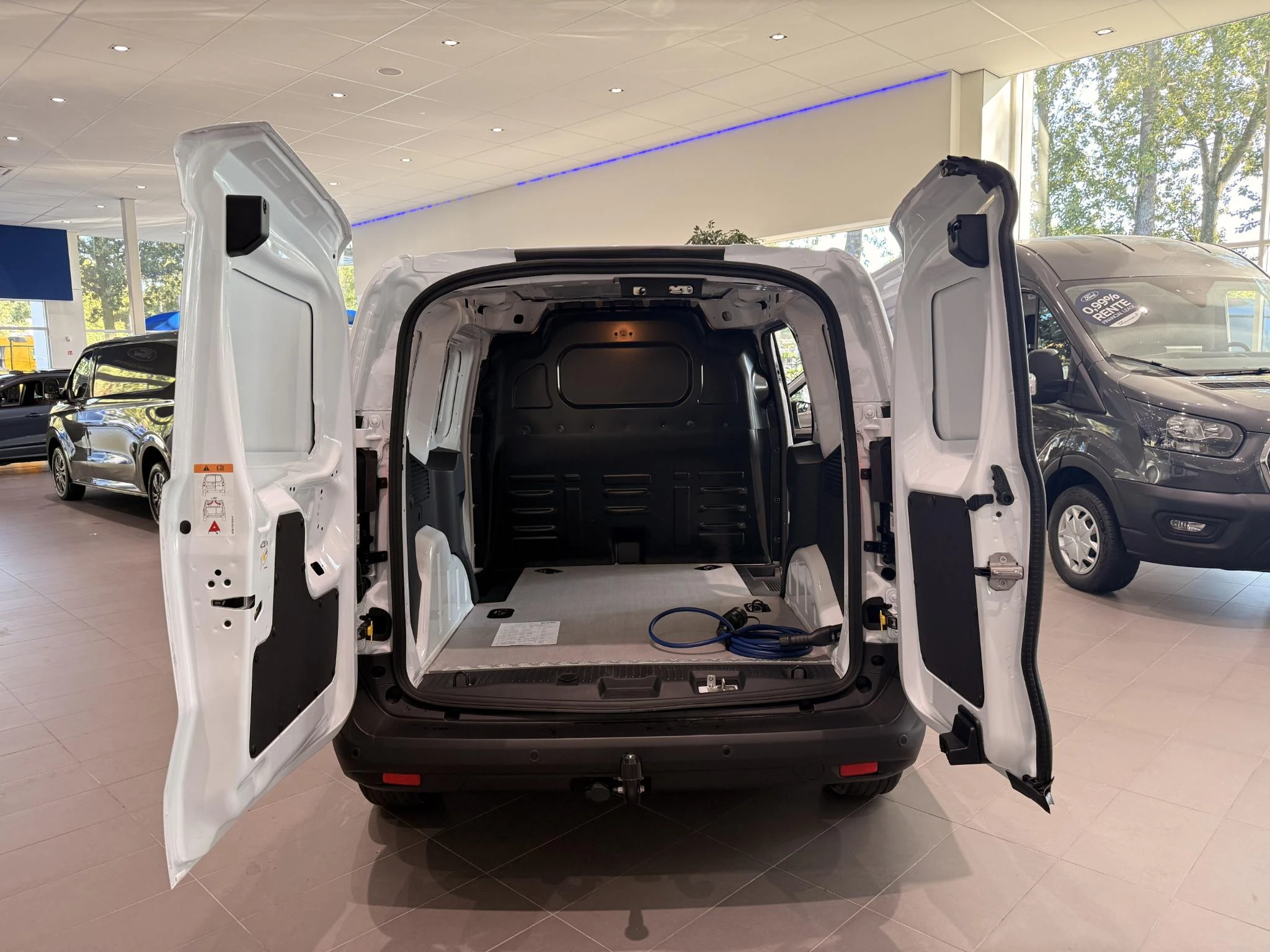 Ford-E-Transit-image-7