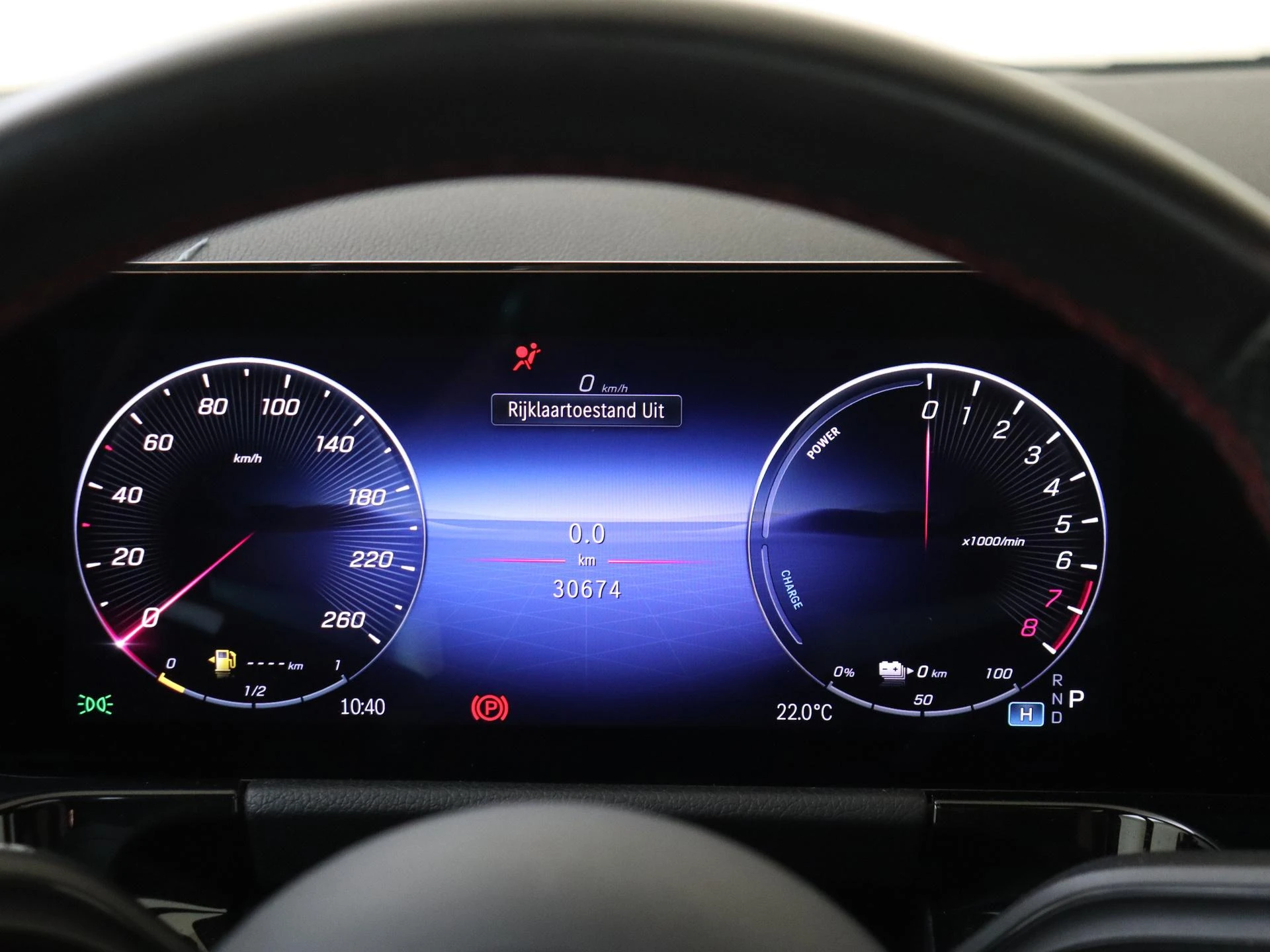 Mercedes-Benz-GLA-image-11