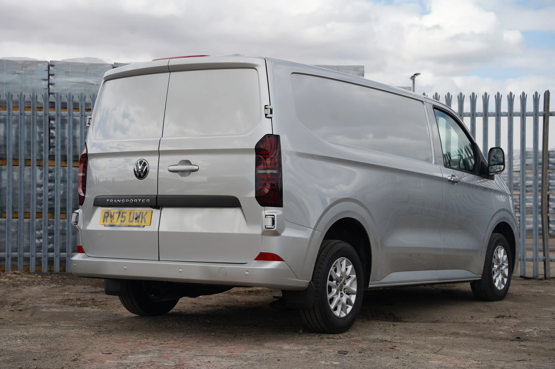 Volkswagen-Transporter-image-14
