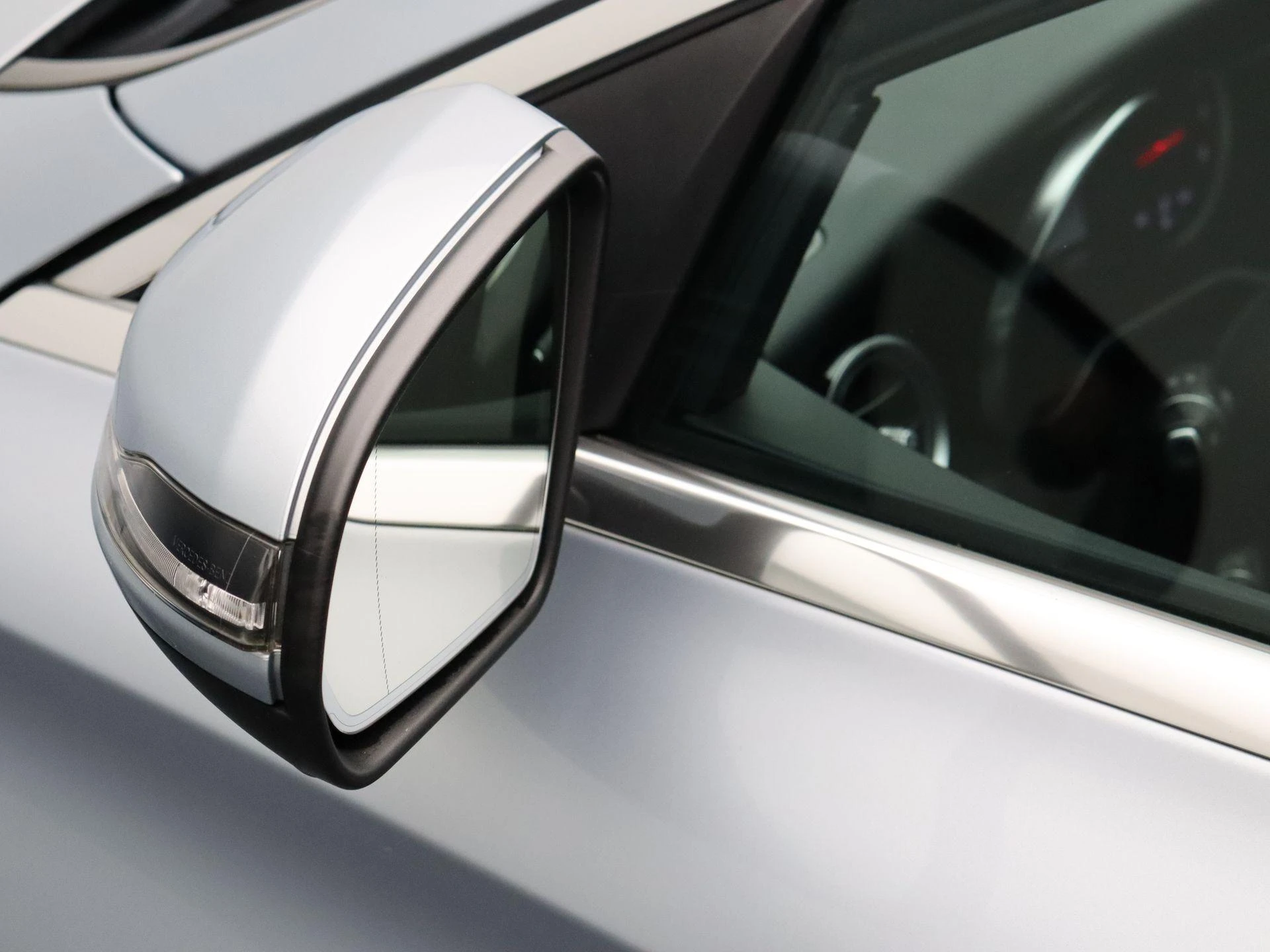 Mercedes-Benz-C-Klasse-image-7