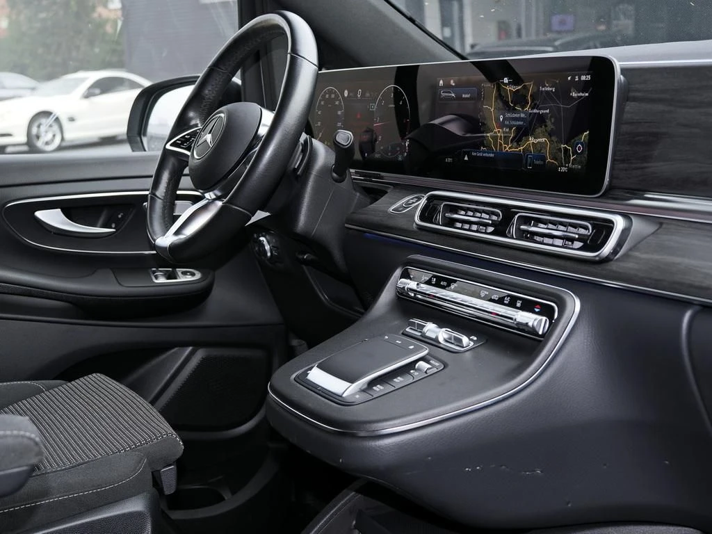 Mercedes-Benz-V-Klasse 300 d-image-10