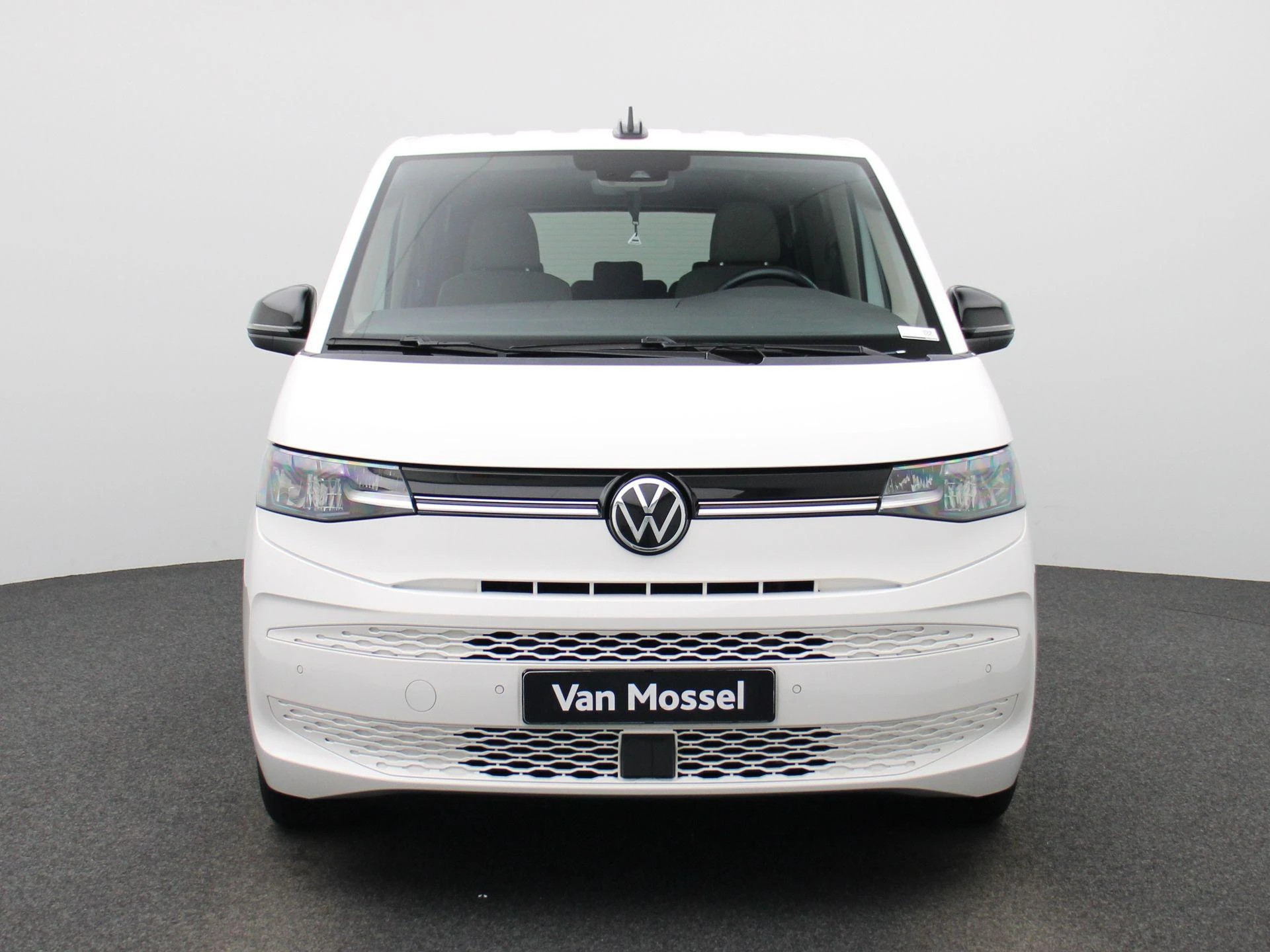 Volkswagen-Multivan-image-2