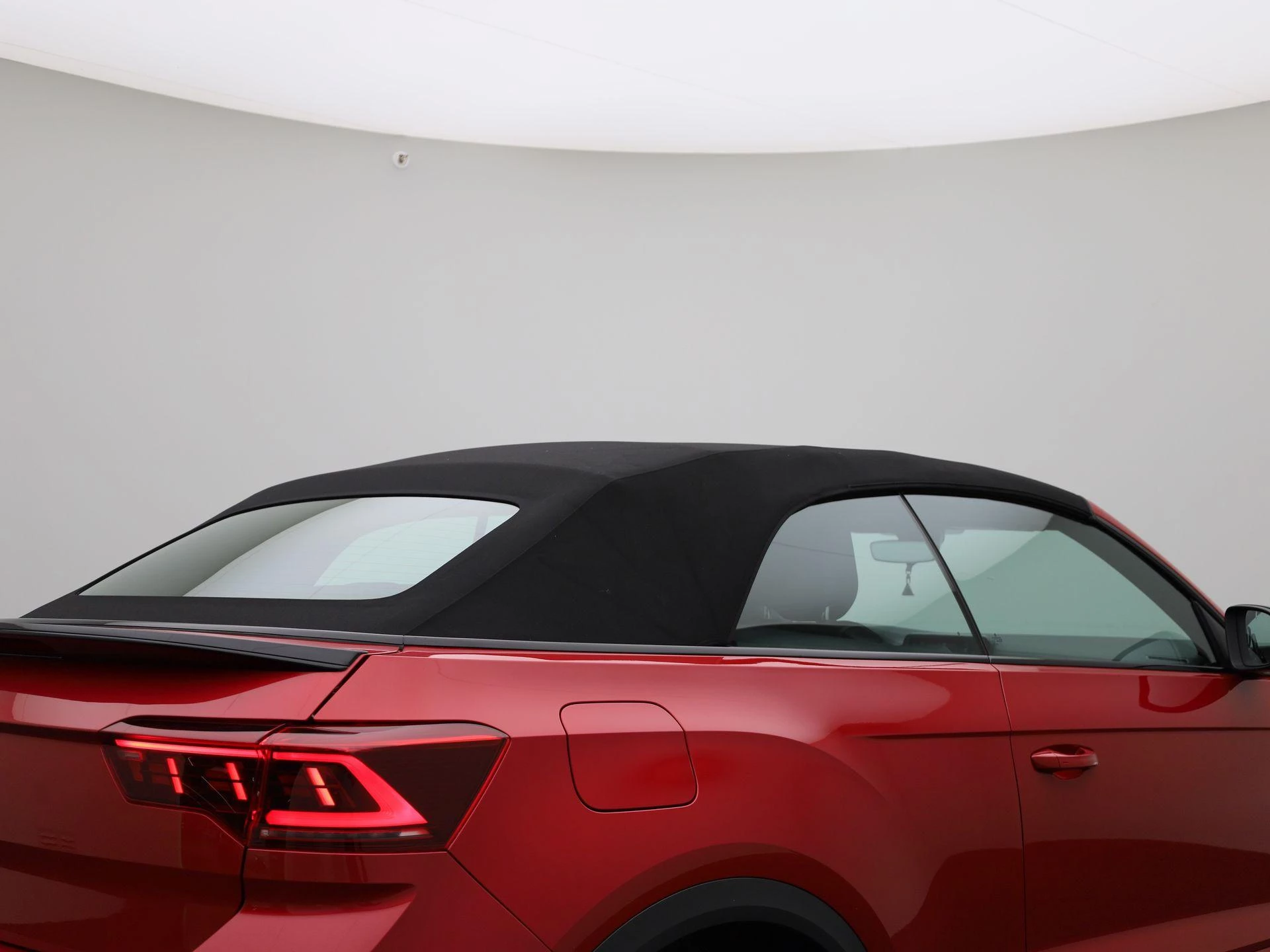 Volkswagen-T-Roc-image-16