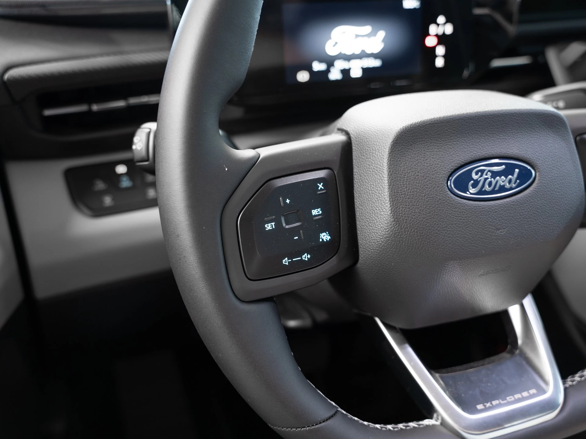 Ford Explorer Premium Extended Range 77kWh RWD WÄRMEPUMPE*AHK*FAS.PKT*KLIMAAUT*LED