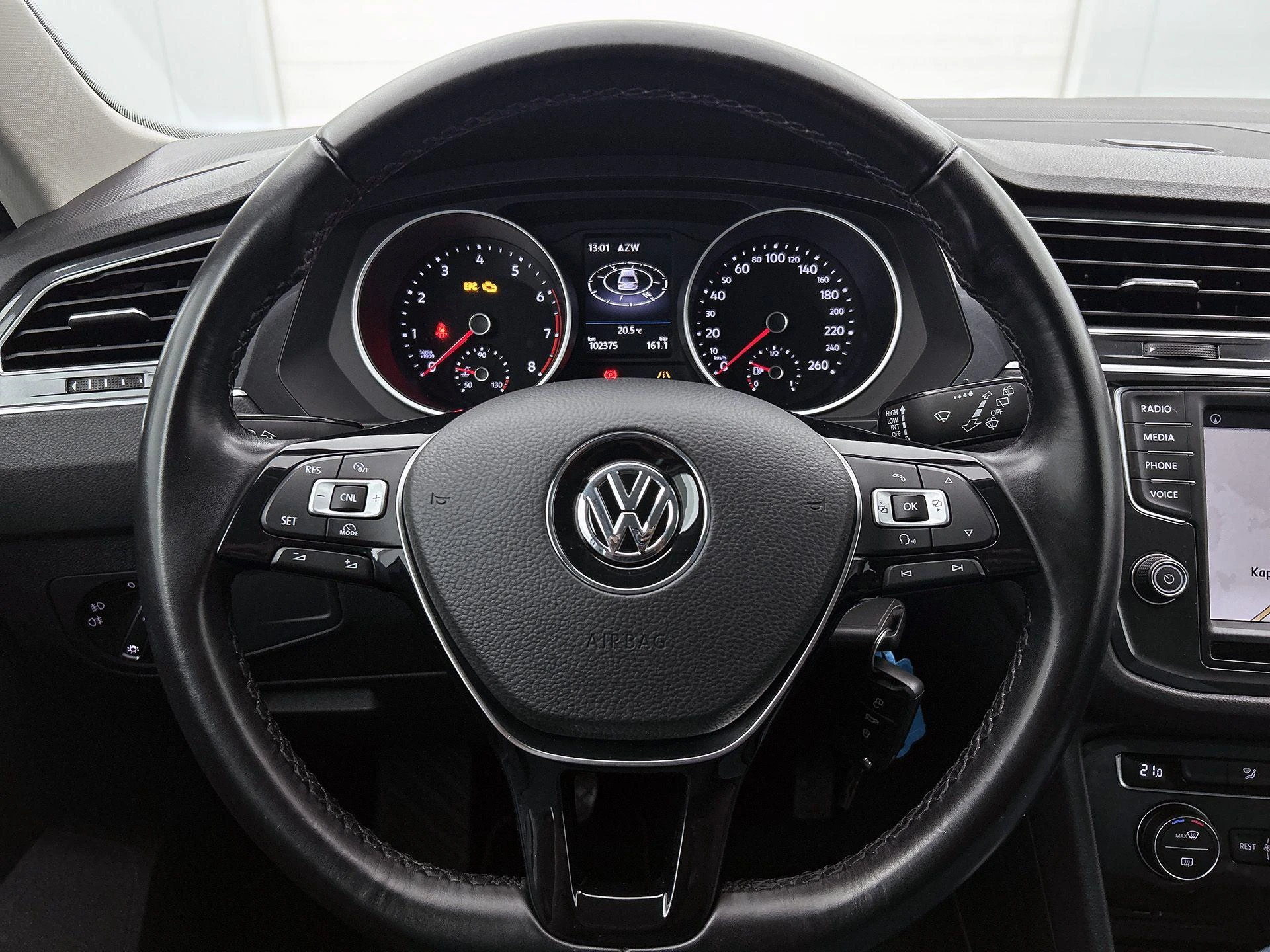 Volkswagen-Tiguan-image-28