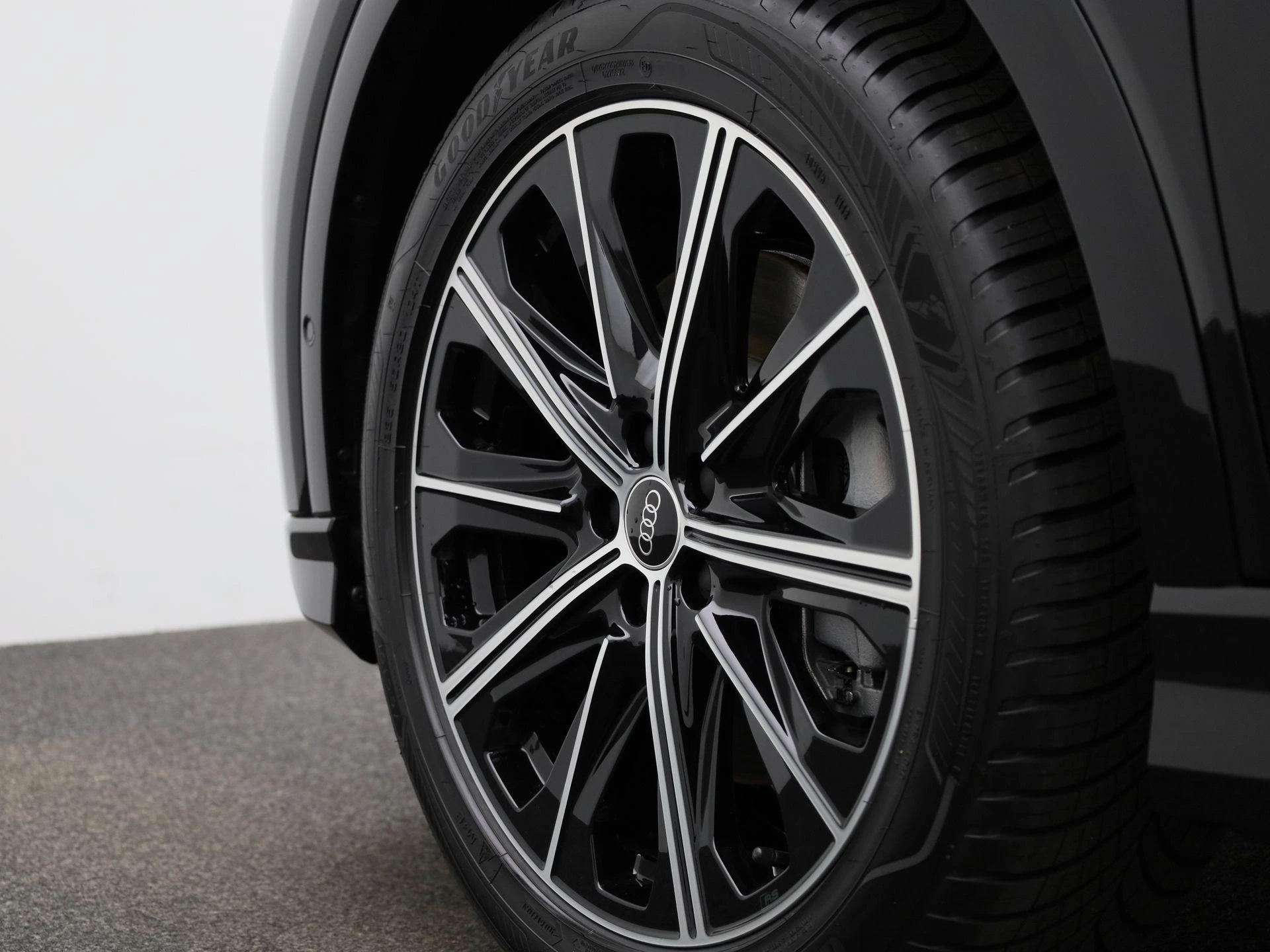 Audi-Q4 Sportback e-tron-image-12