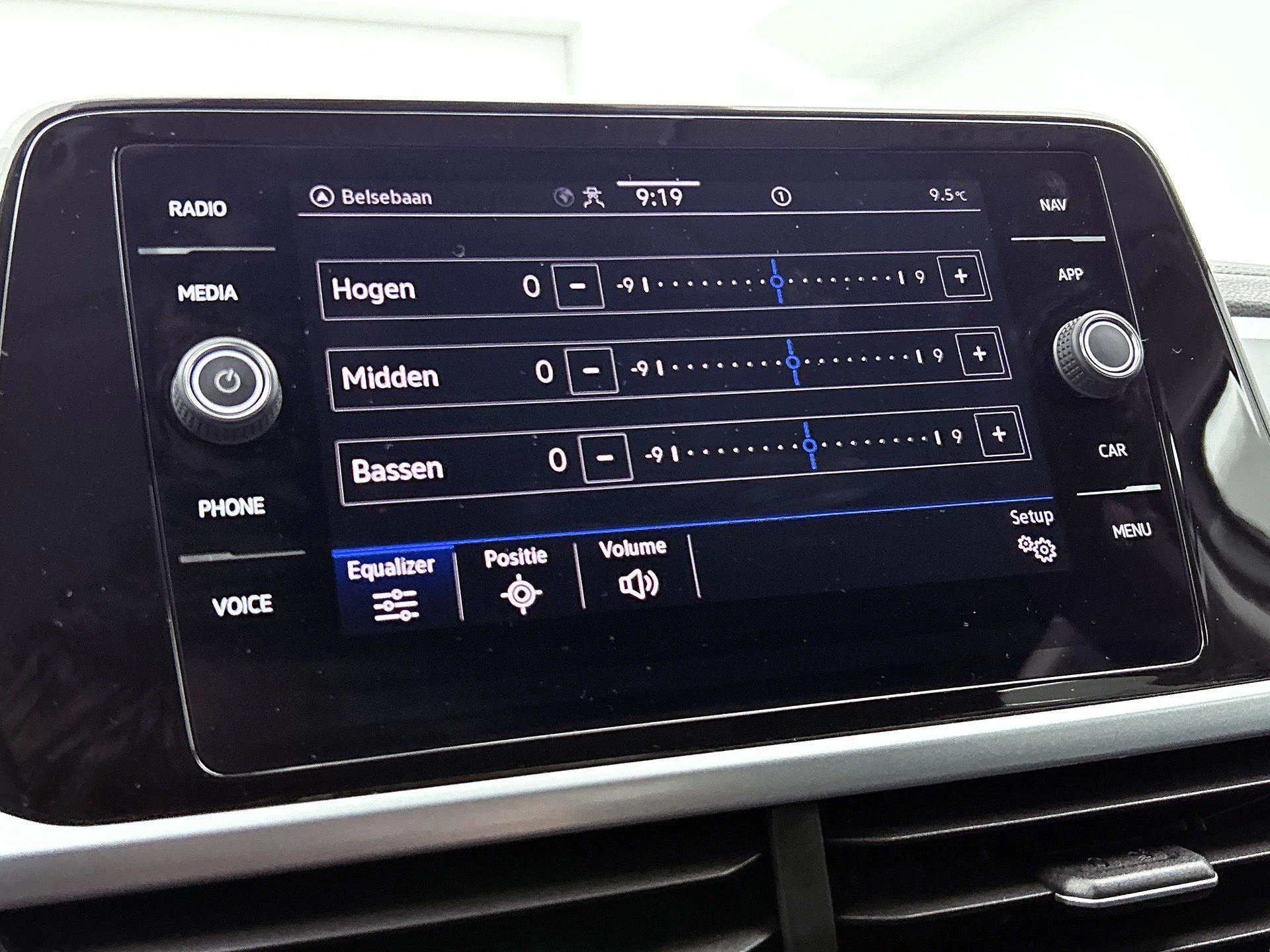 Volkswagen-T-Roc-image-10