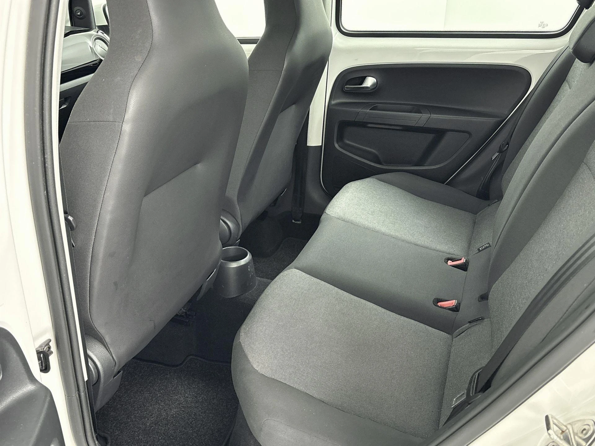 Volkswagen-up!-image-18