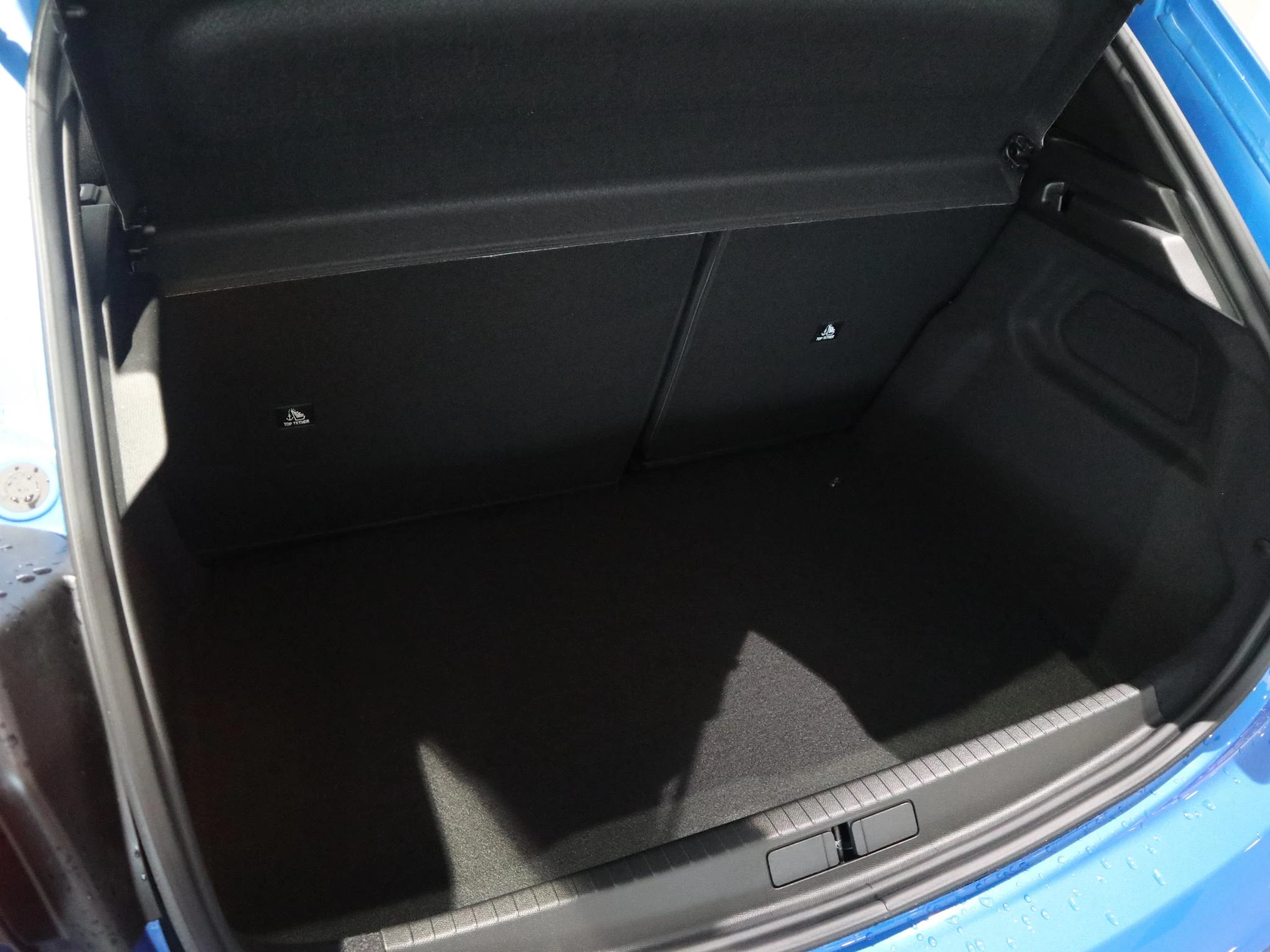 Peugeot-e-208-image-10