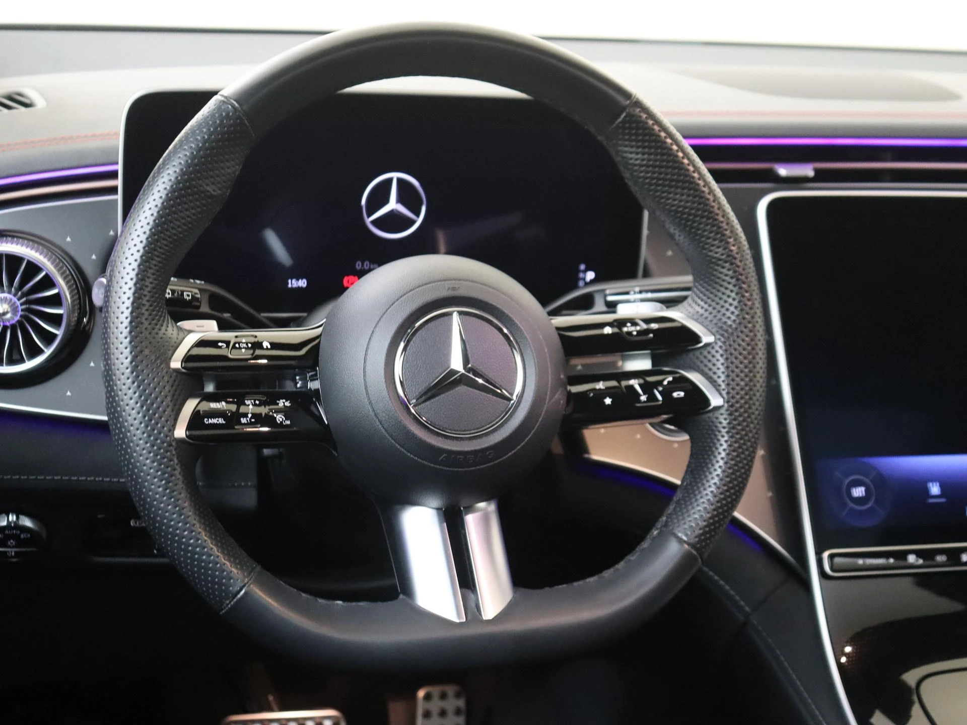 Mercedes-Benz-EQE-image-9