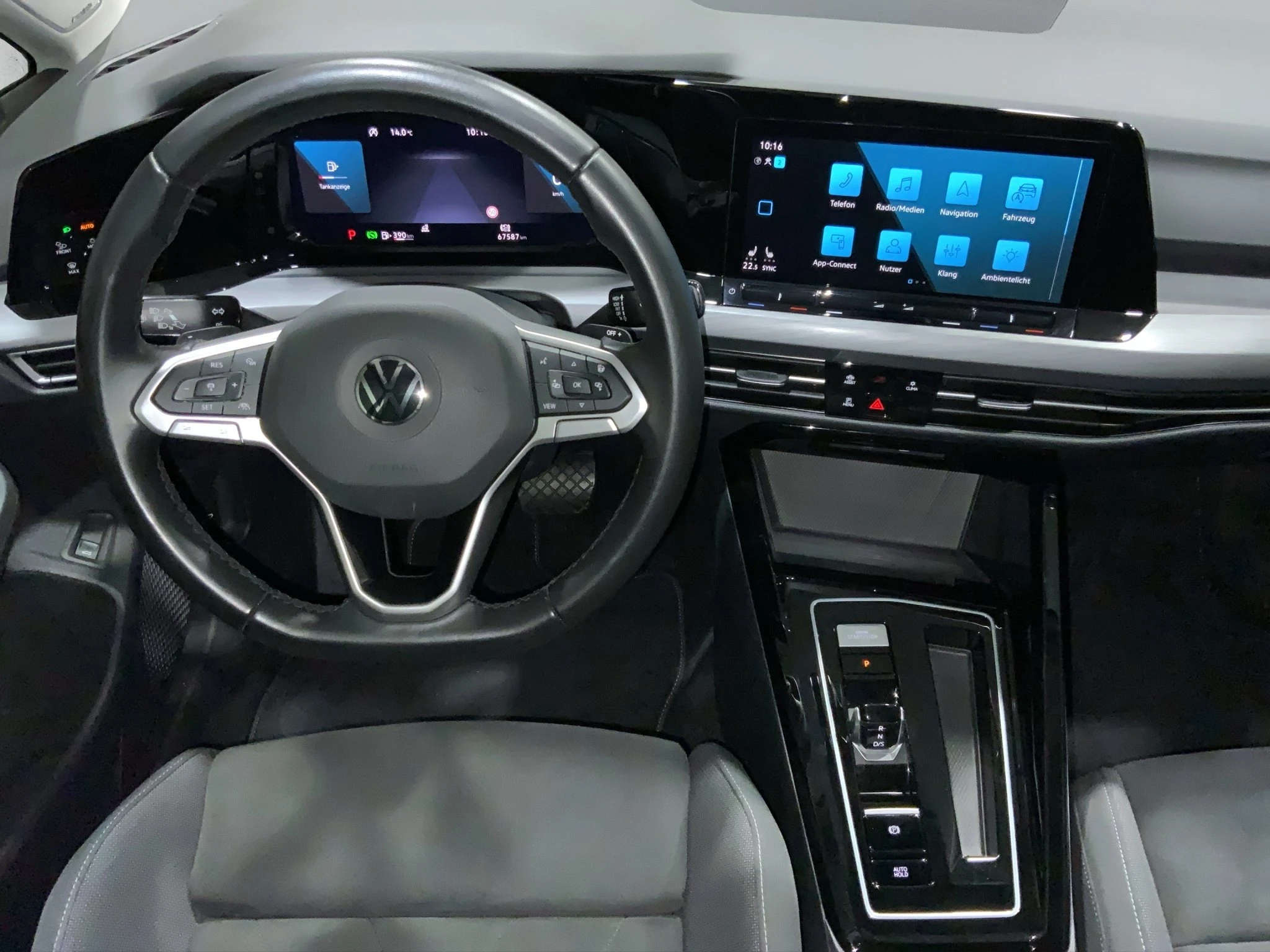Volkswagen-Golf-image-11