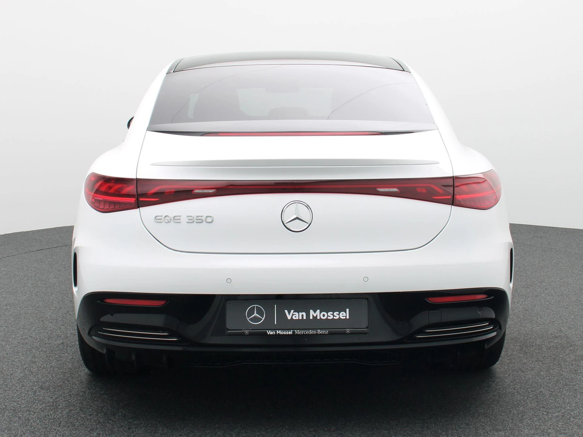Mercedes-Benz-EQE-image-4