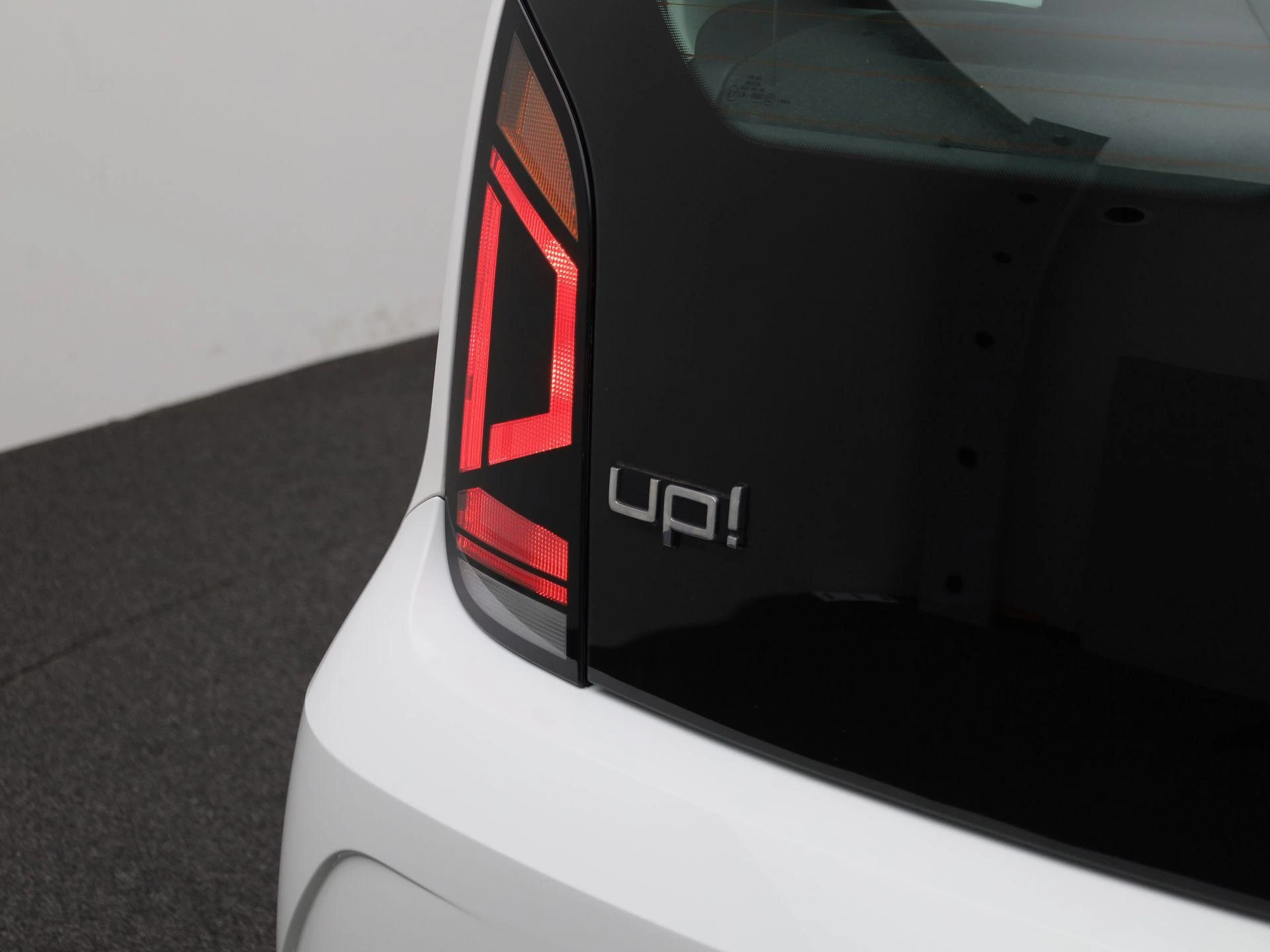 Volkswagen-up!-image-29