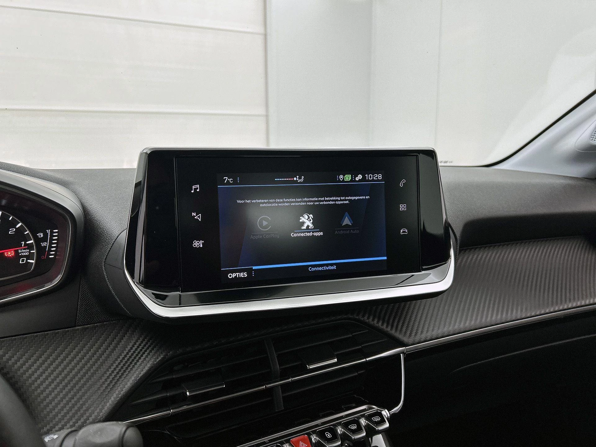 Peugeot-208-image-12