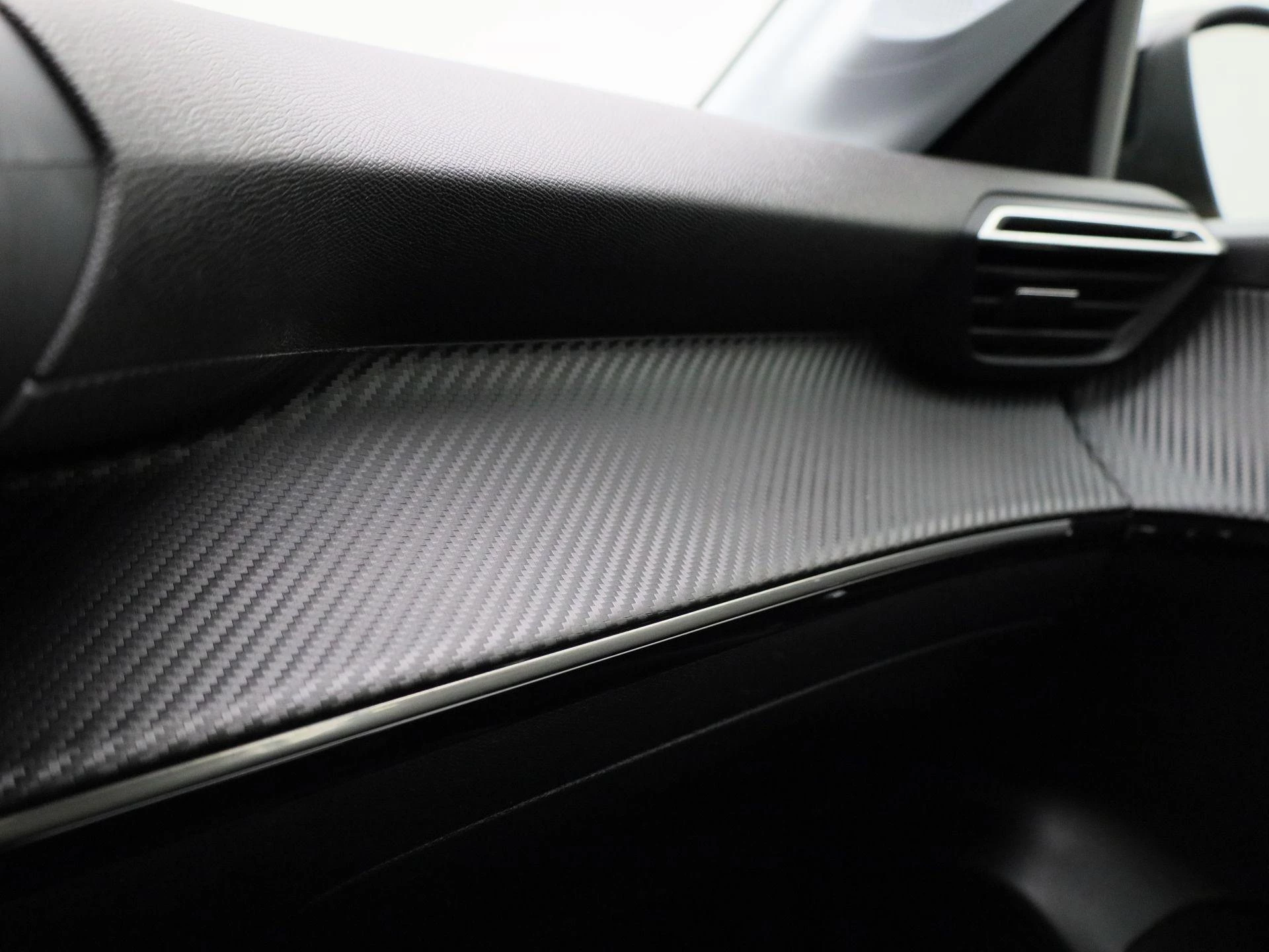 Peugeot-208-image-24