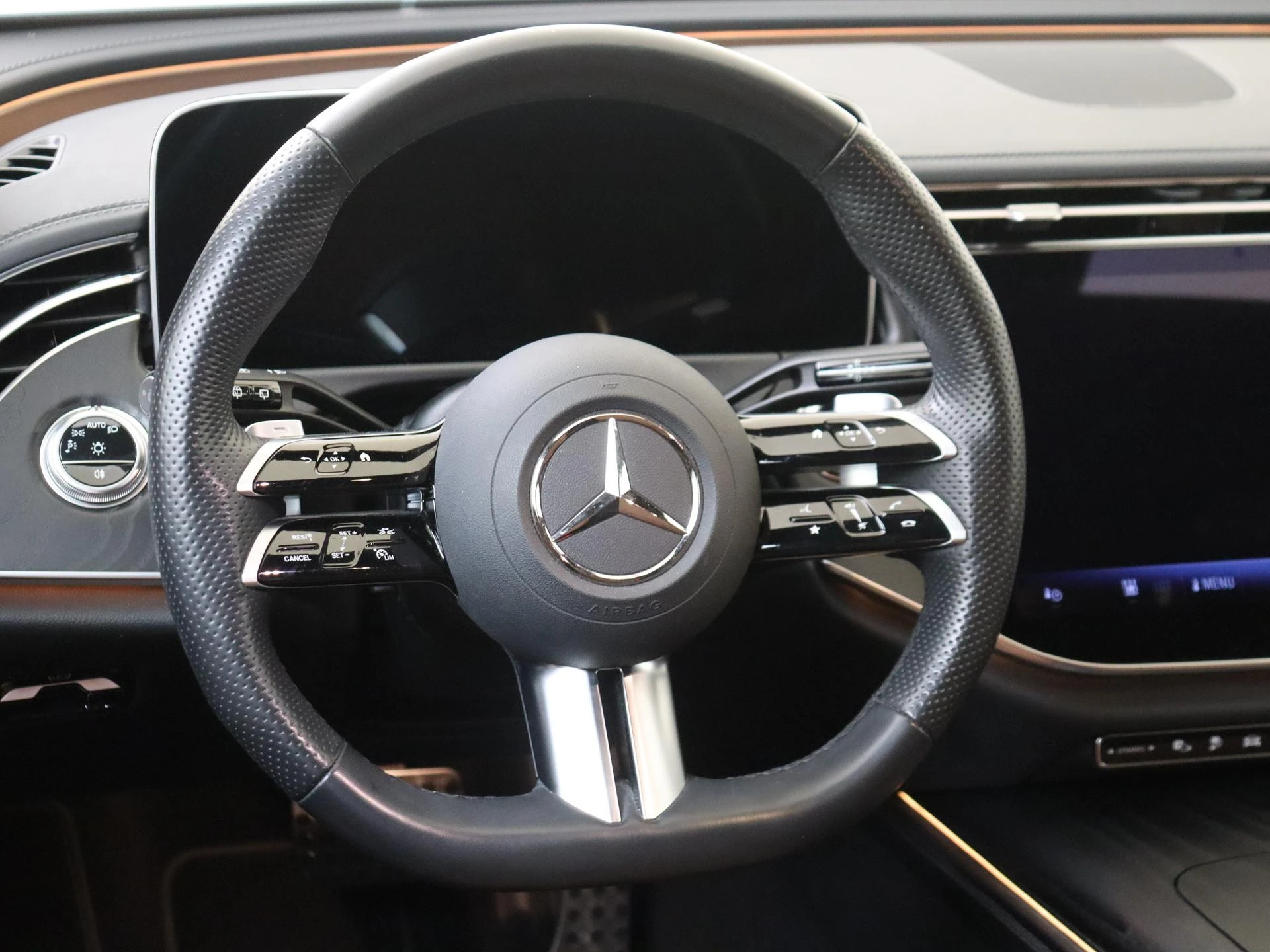 Mercedes-Benz-E-Klasse-image-9