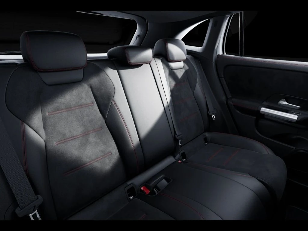 Mercedes-Benz-GLA 220-image-11