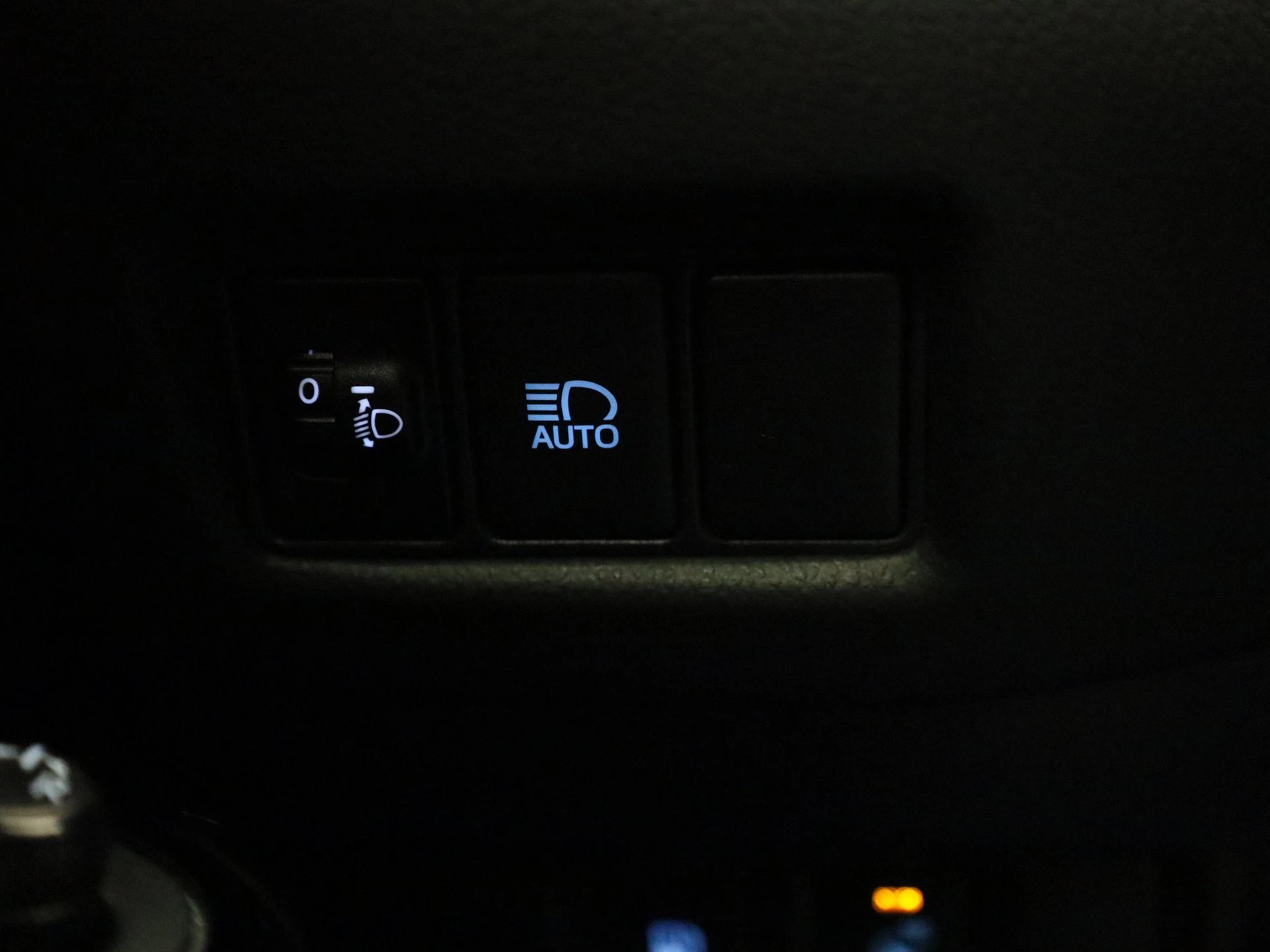 Toyota-C-HR-image-23