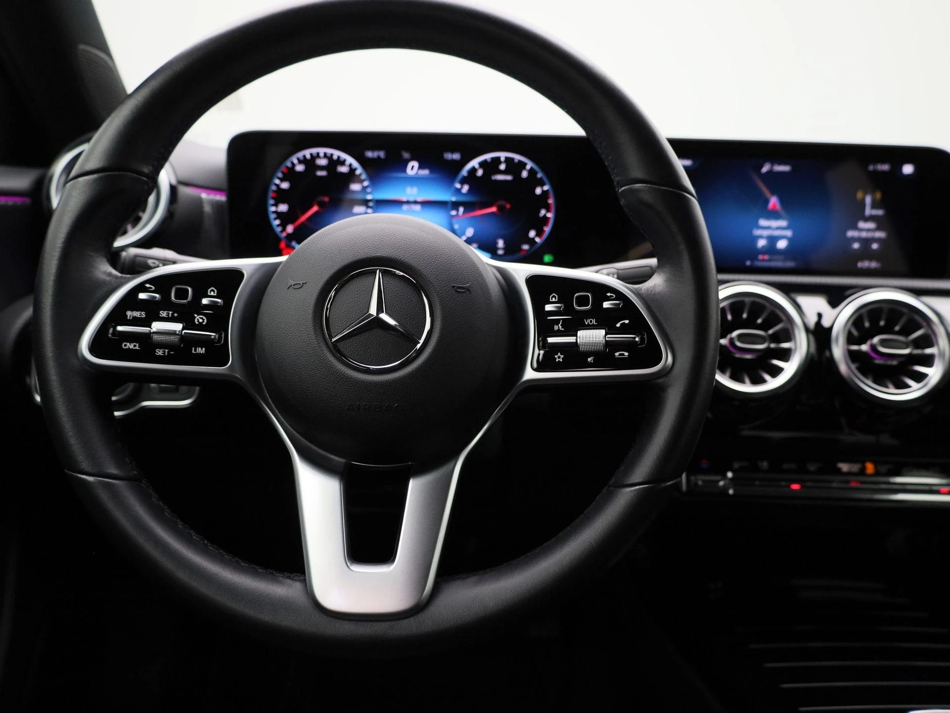 Mercedes-Benz-A-Klasse-image-6