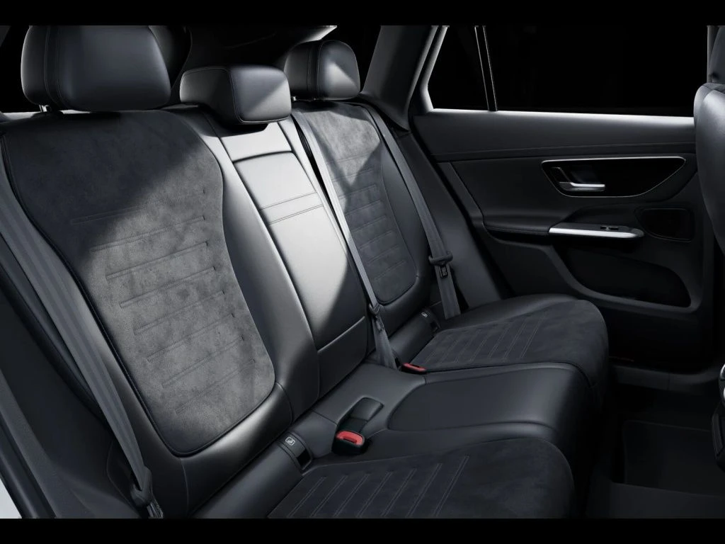 Mercedes-Benz-GLC 220 d-image-10