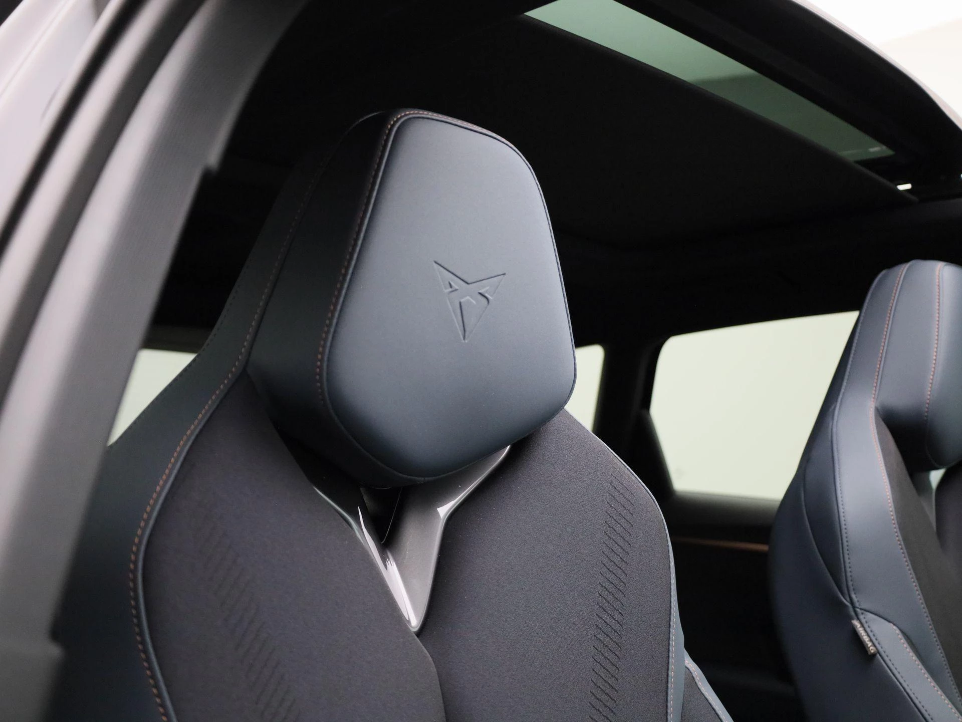 CUPRA Terramar 1.5 TSI e-Hybrid Business