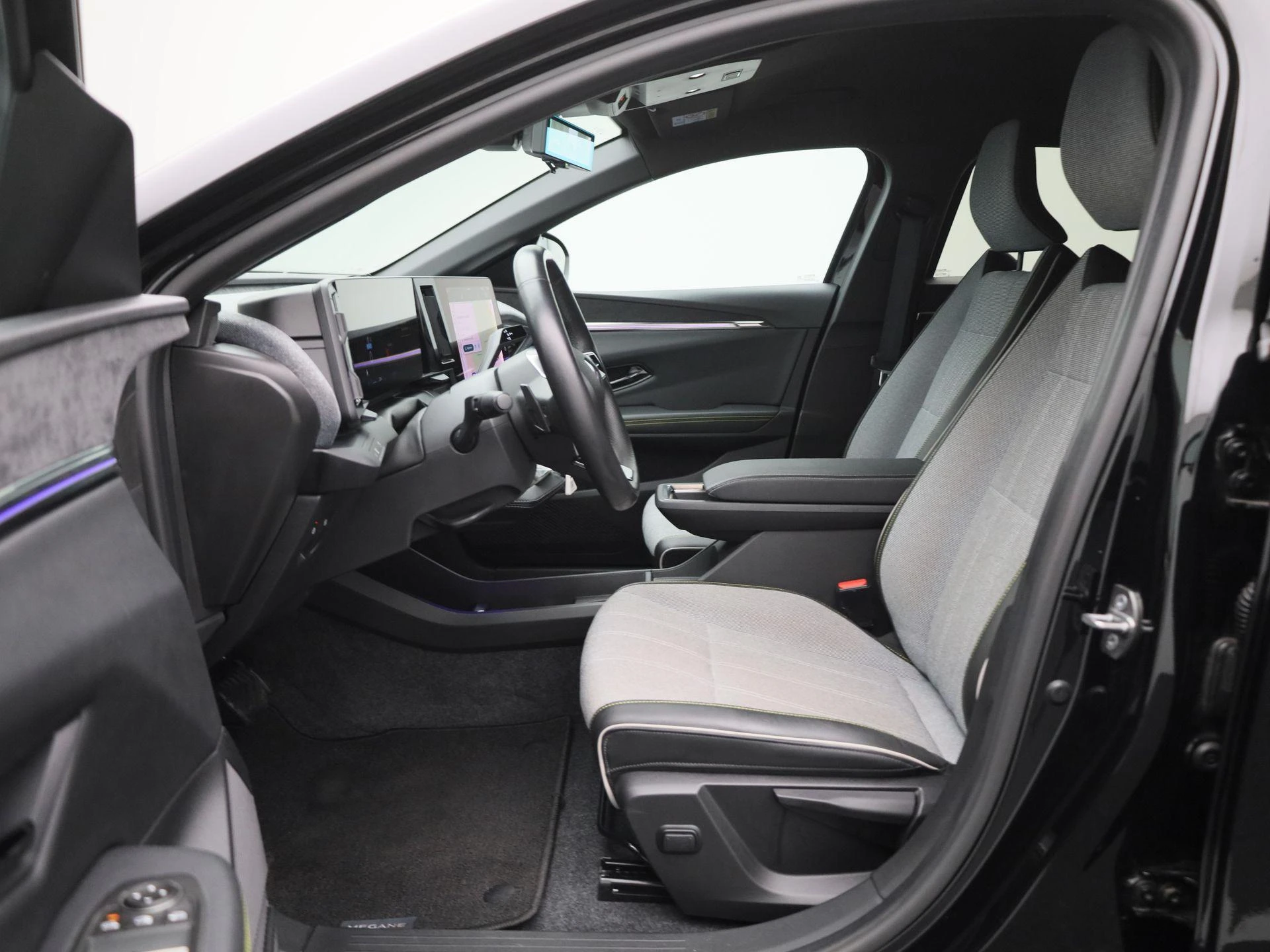 Renault-Megane E-Tech-image-9