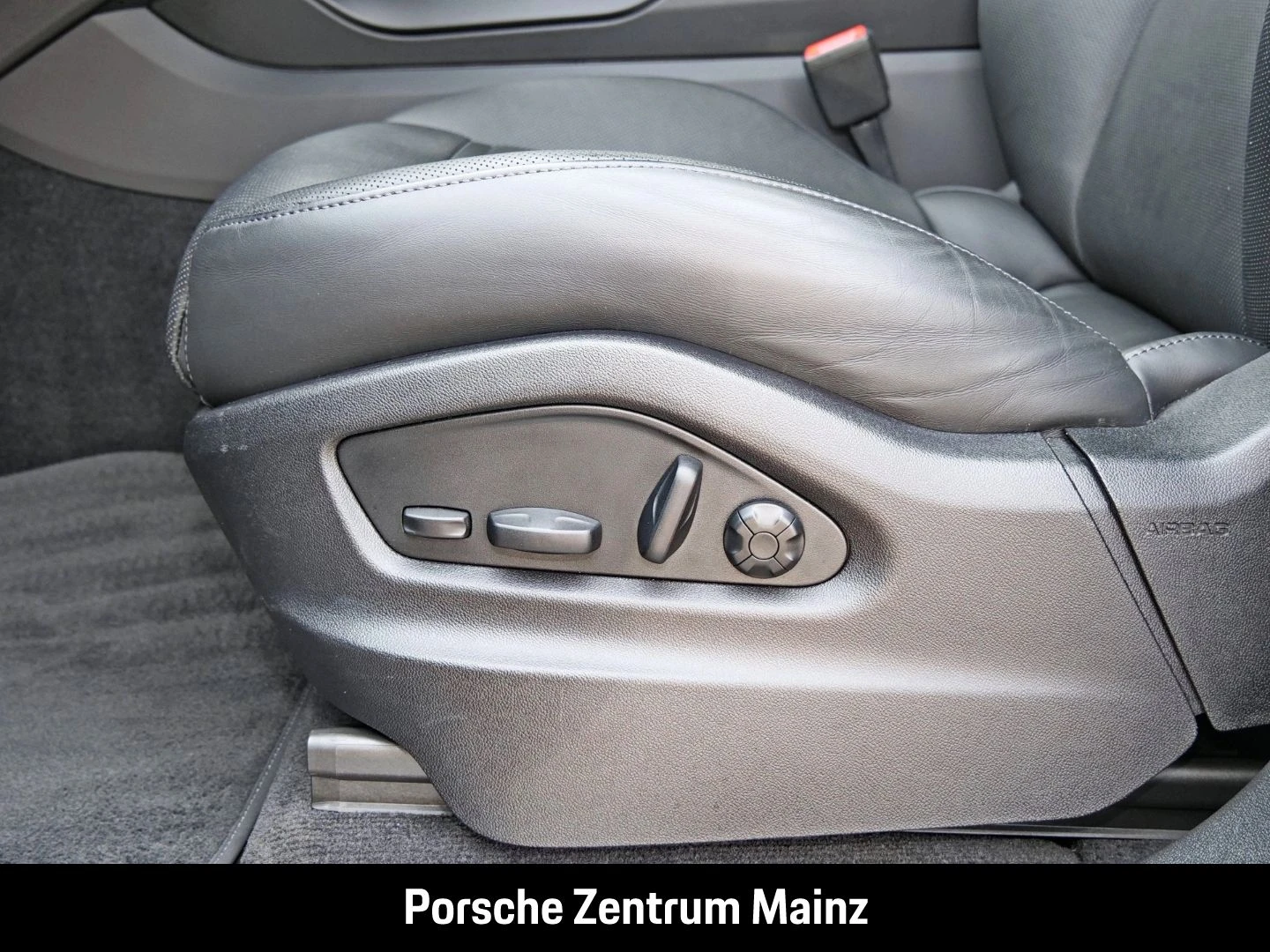 Porsche-Cayenne-image-26