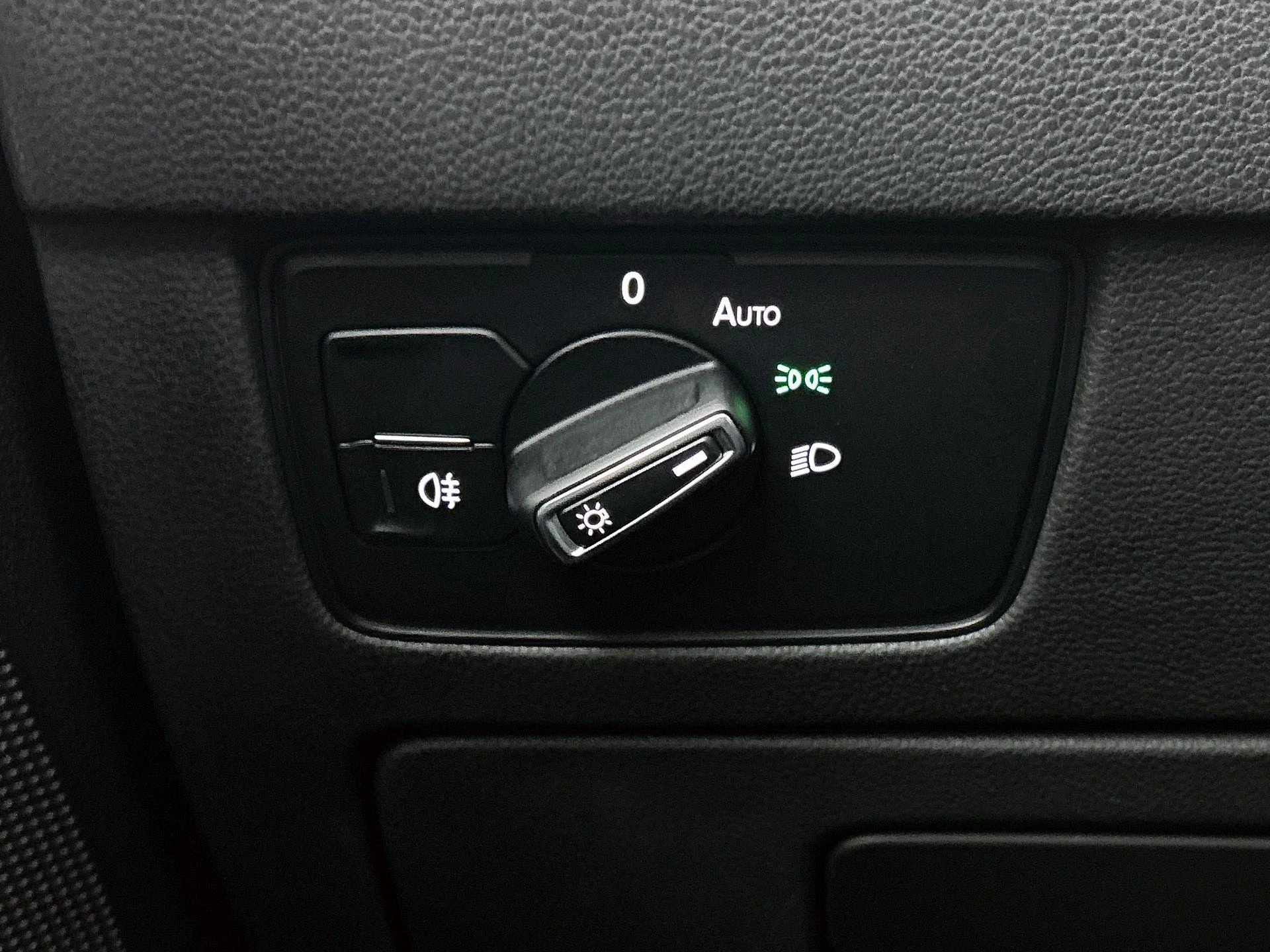 Volkswagen-Passat-image-15