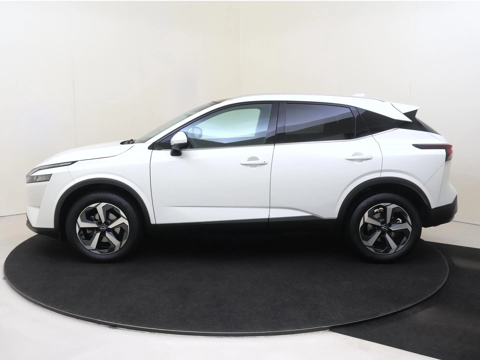 Nissan-QASHQAI-image-7