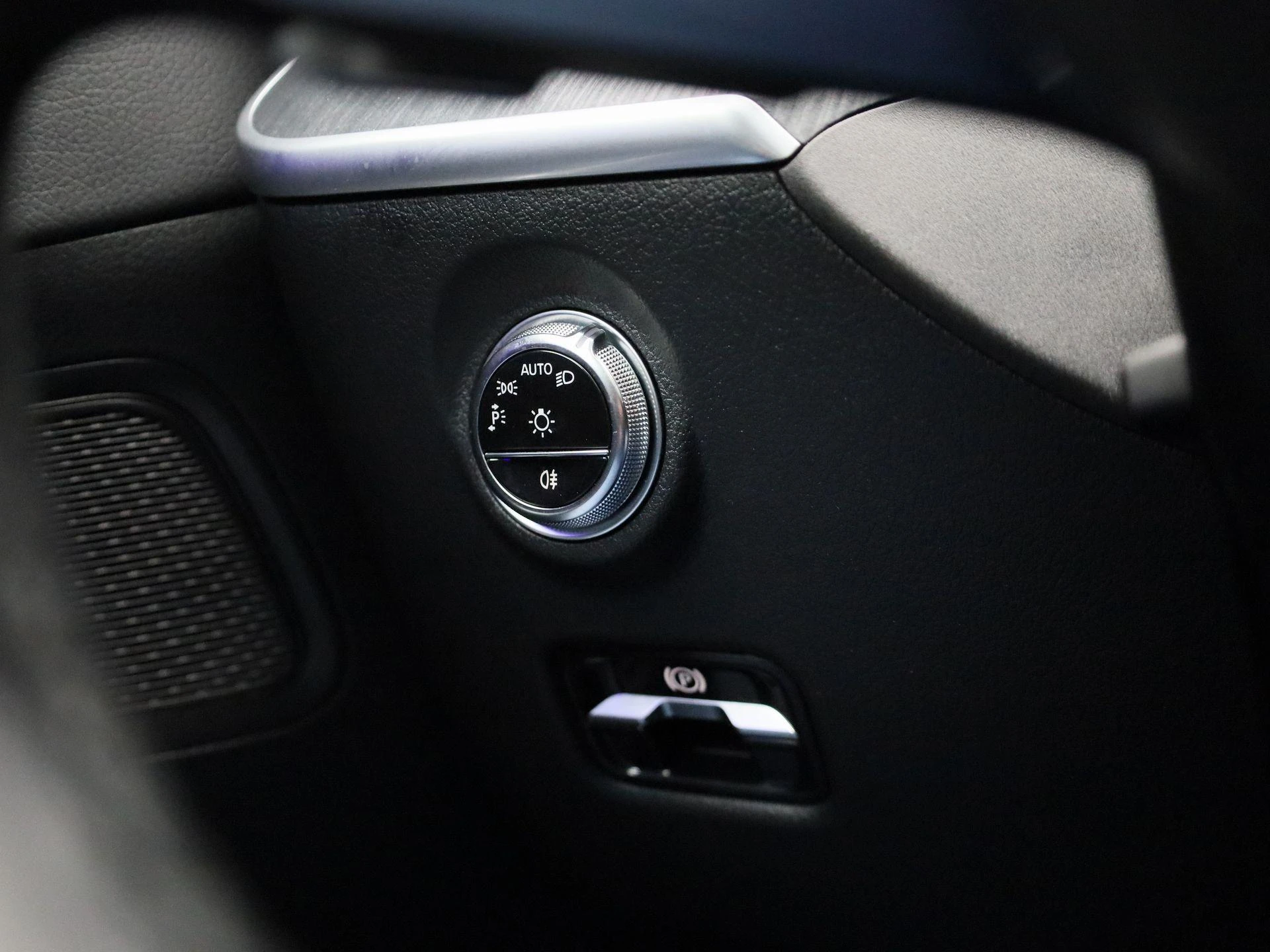 Mercedes-Benz-C-Klasse-image-23