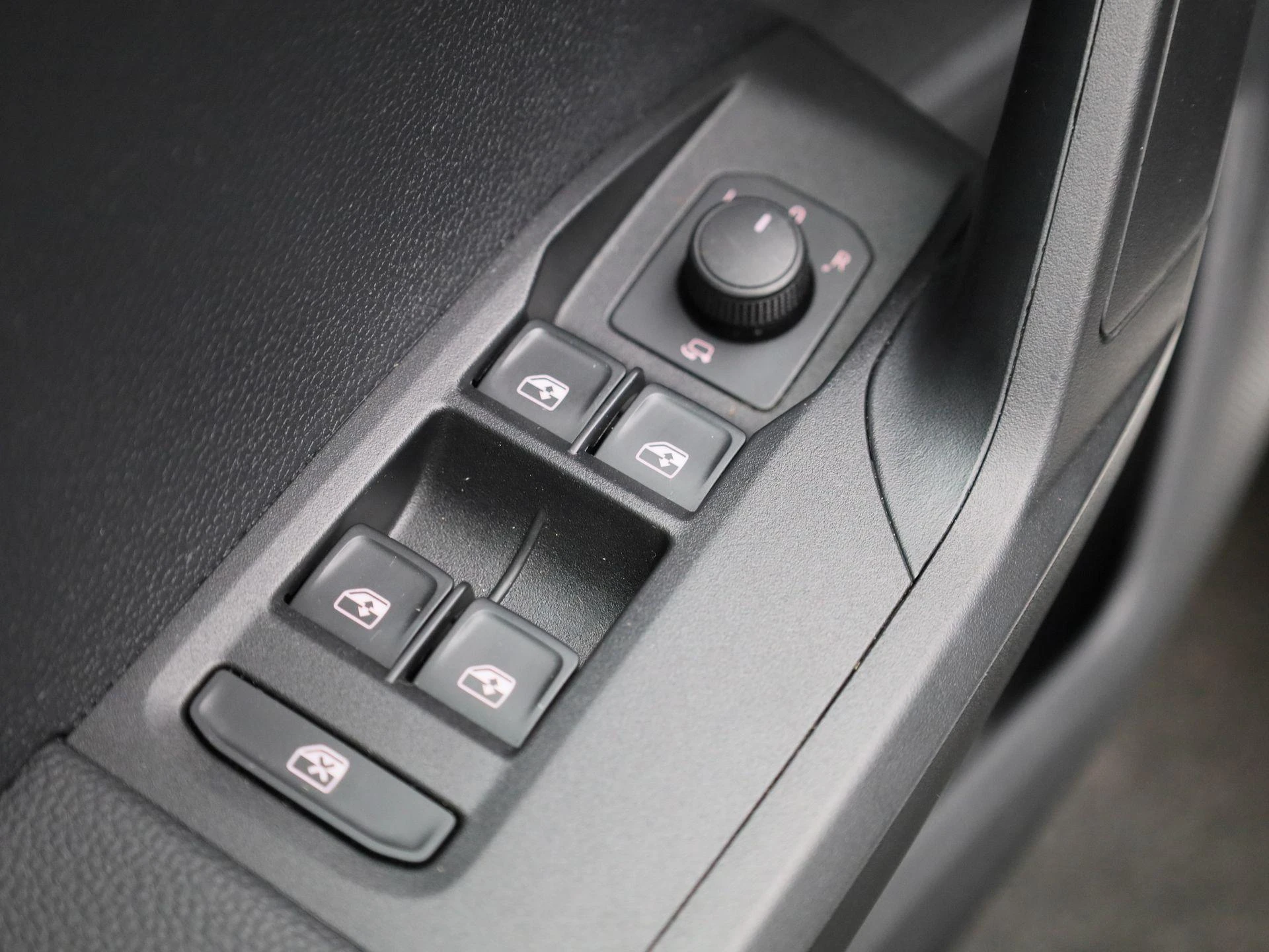 SEAT-Arona-image-29