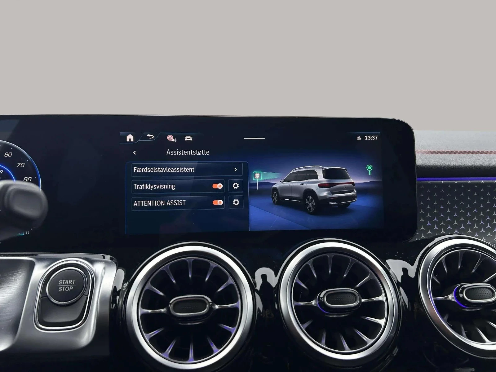 Mercedes-Benz-EQB-image-20