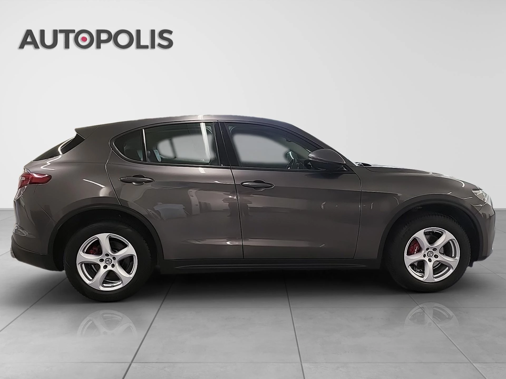 Alfa Romeo-Stelvio-image-8