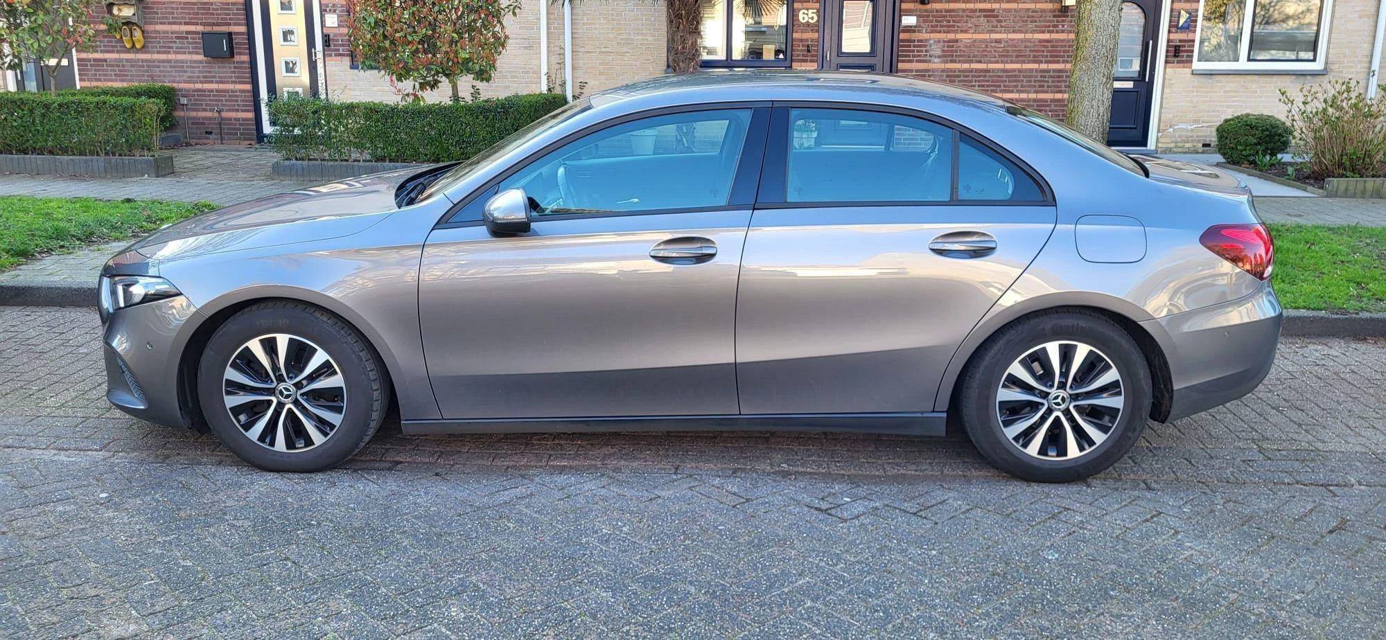 Mercedes-Benz-A-Klasse-image-4