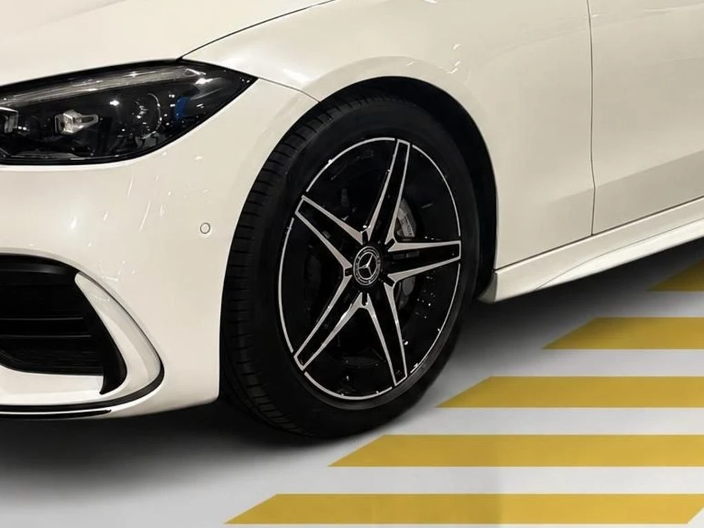 Mercedes-Benz-C-Klasse 300-image-5