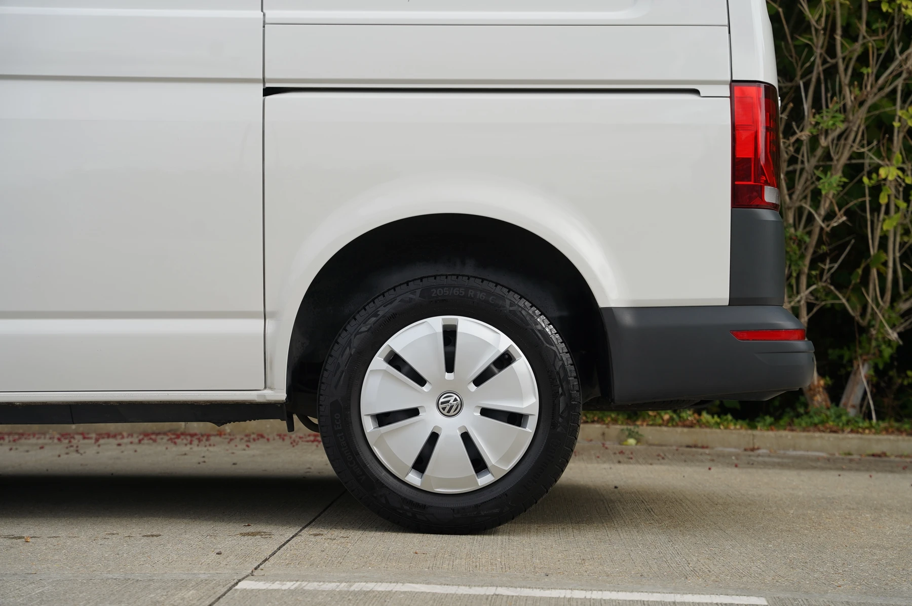 Volkswagen-Transporter-image-28