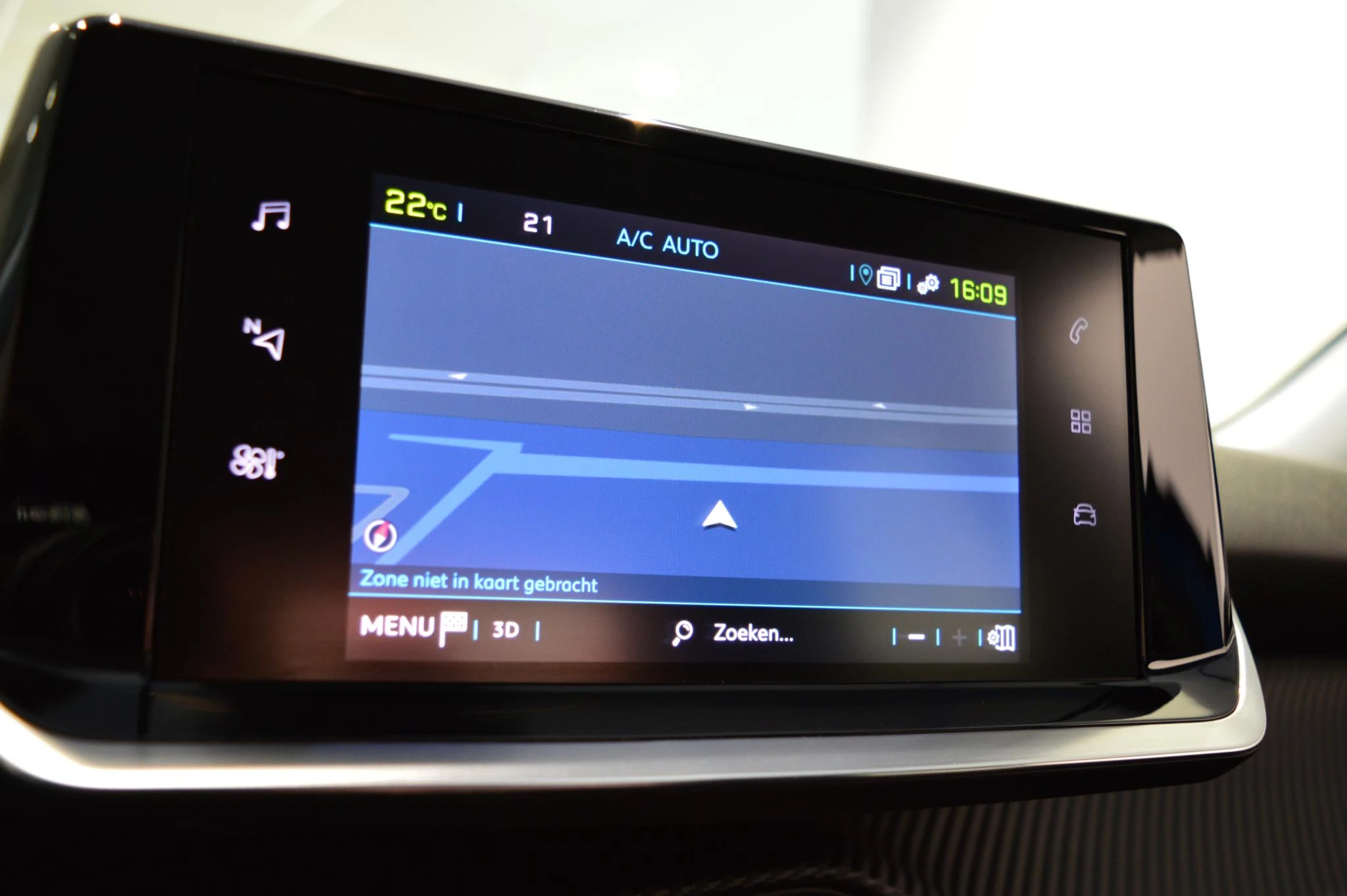 Peugeot-e-2008-image-8