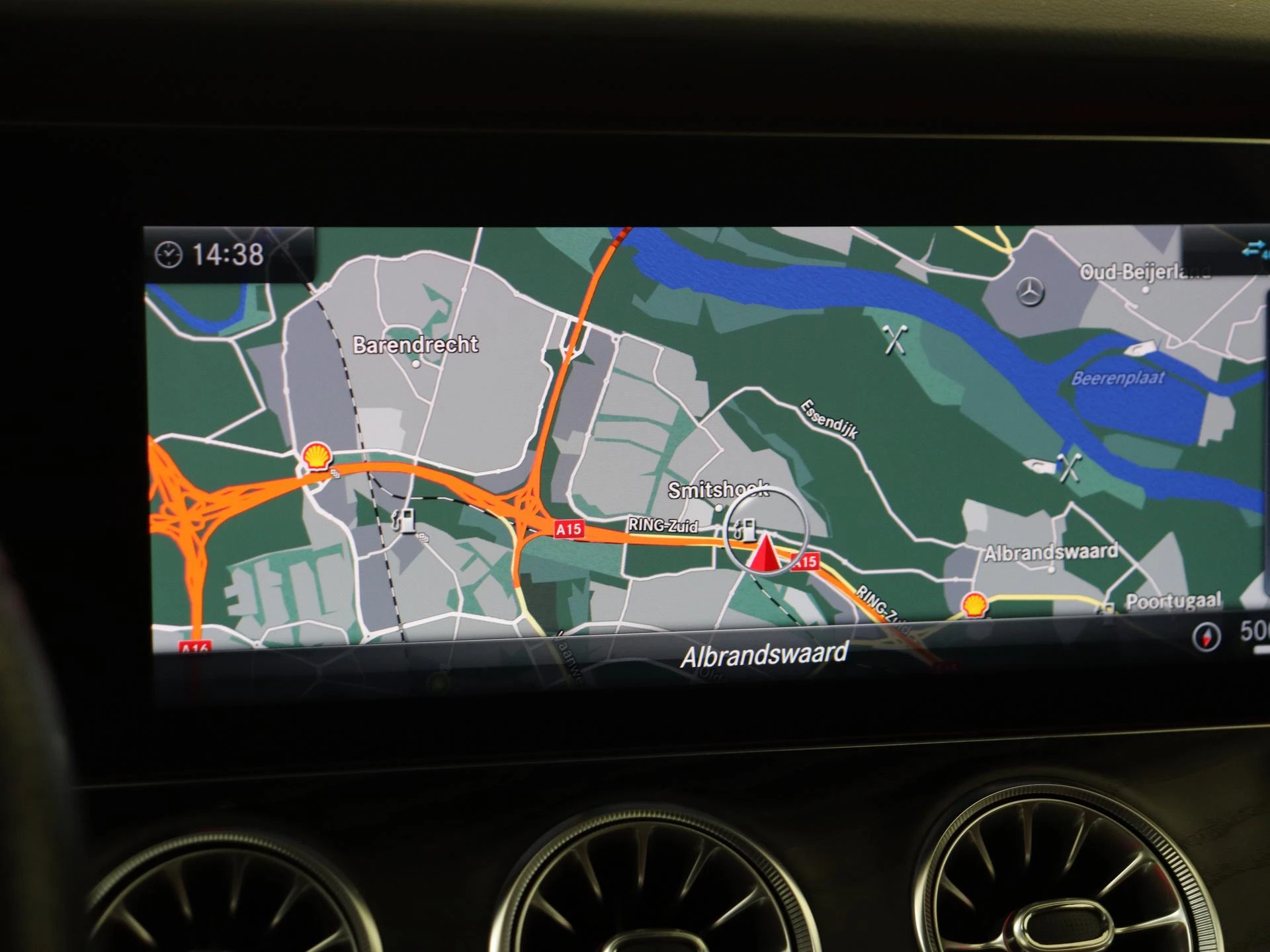 Mercedes-Benz-E-Klasse-image-16