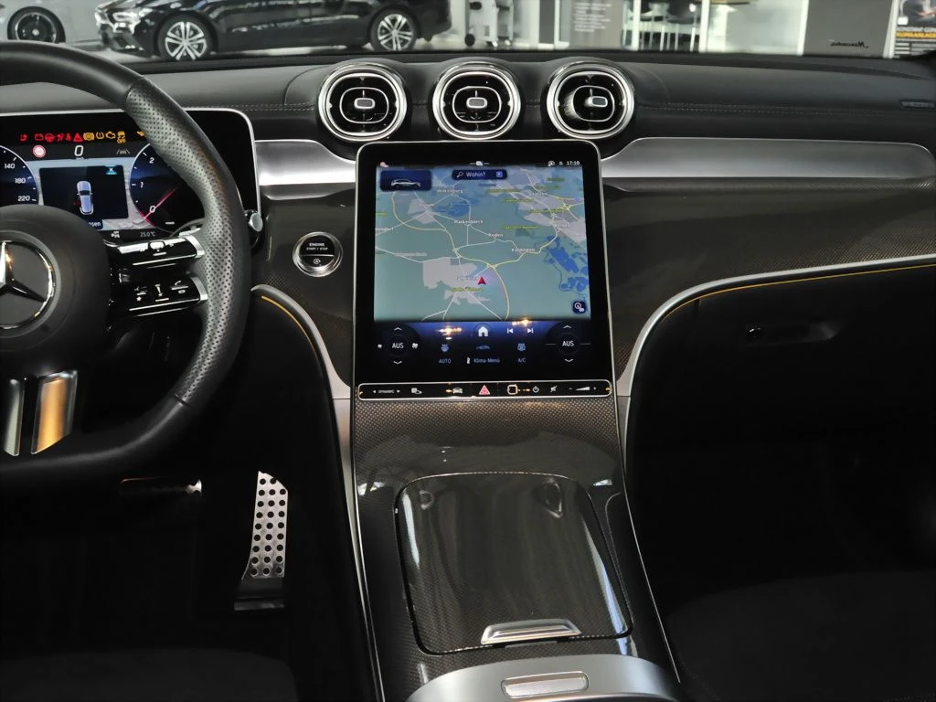 Mercedes-Benz-GLC 300 d-image-8