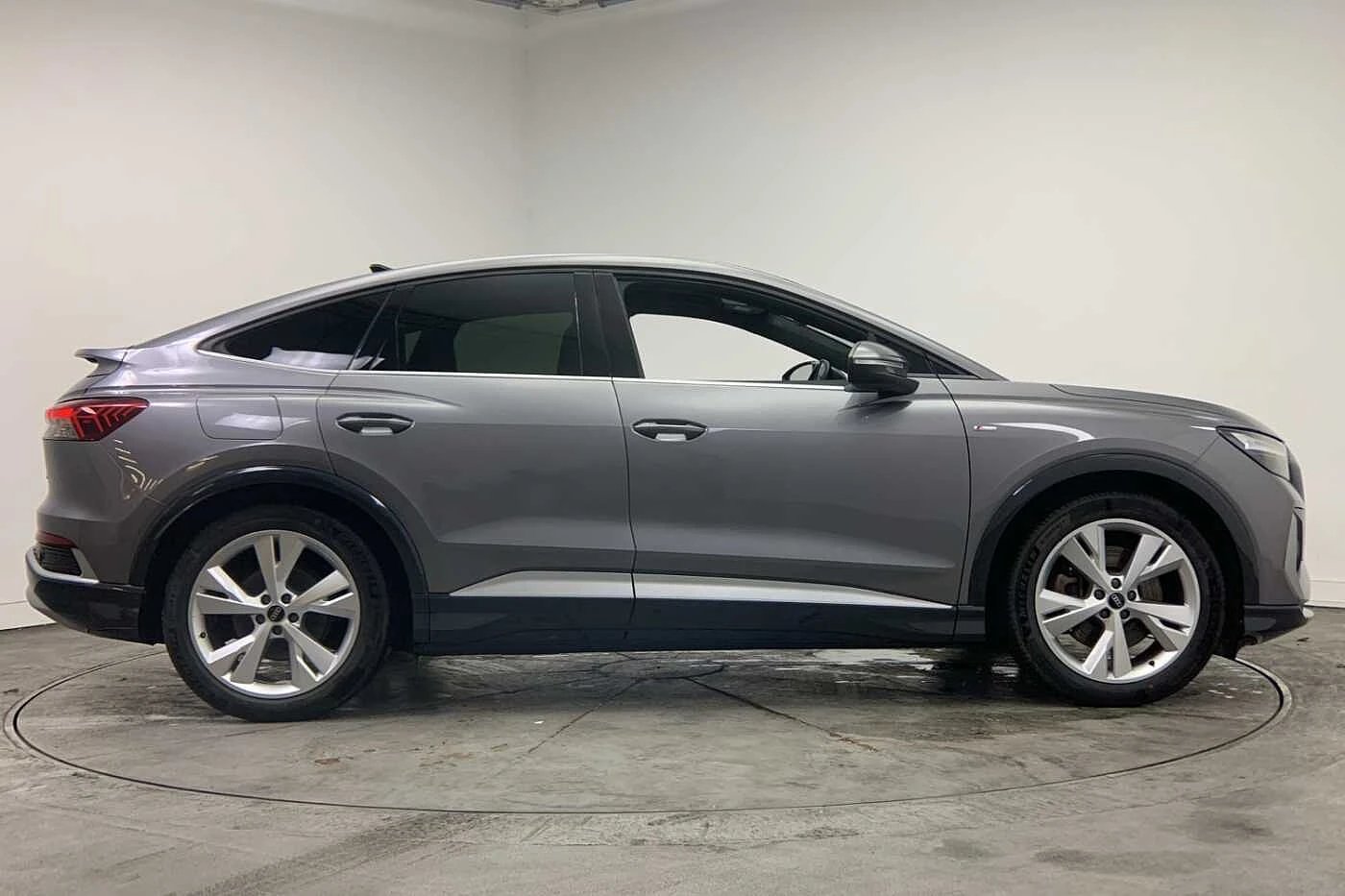 Audi-Q4 Sportback e-tron-image-3