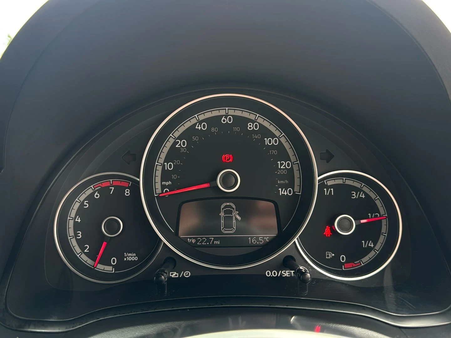 Volkswagen-up!-image-12