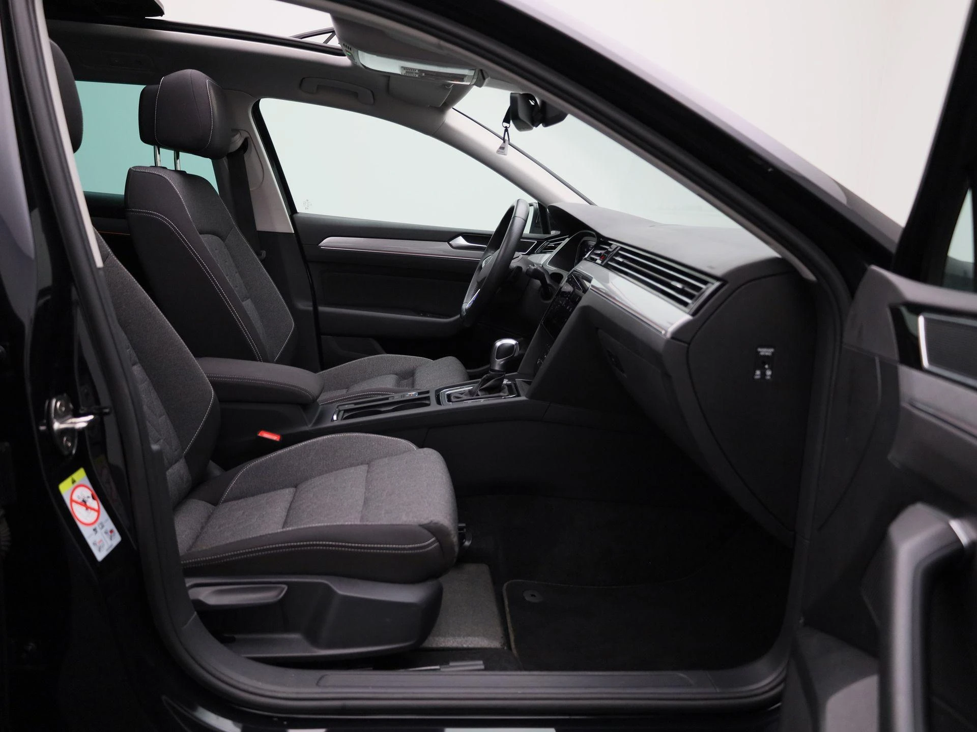 Volkswagen-Passat-image-42