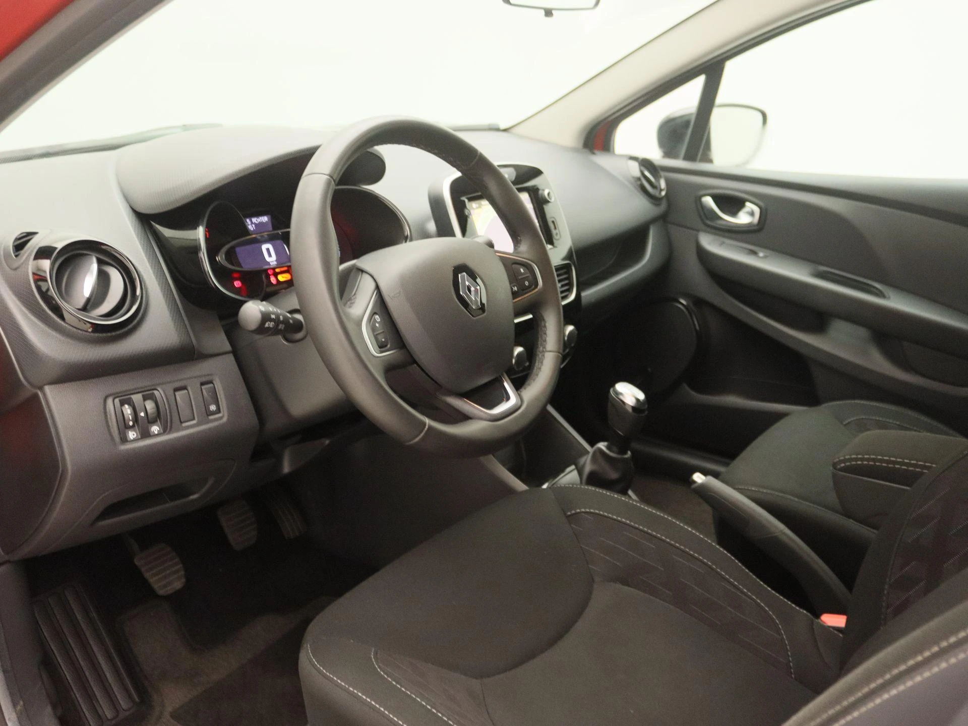 Renault-Clio-image-19