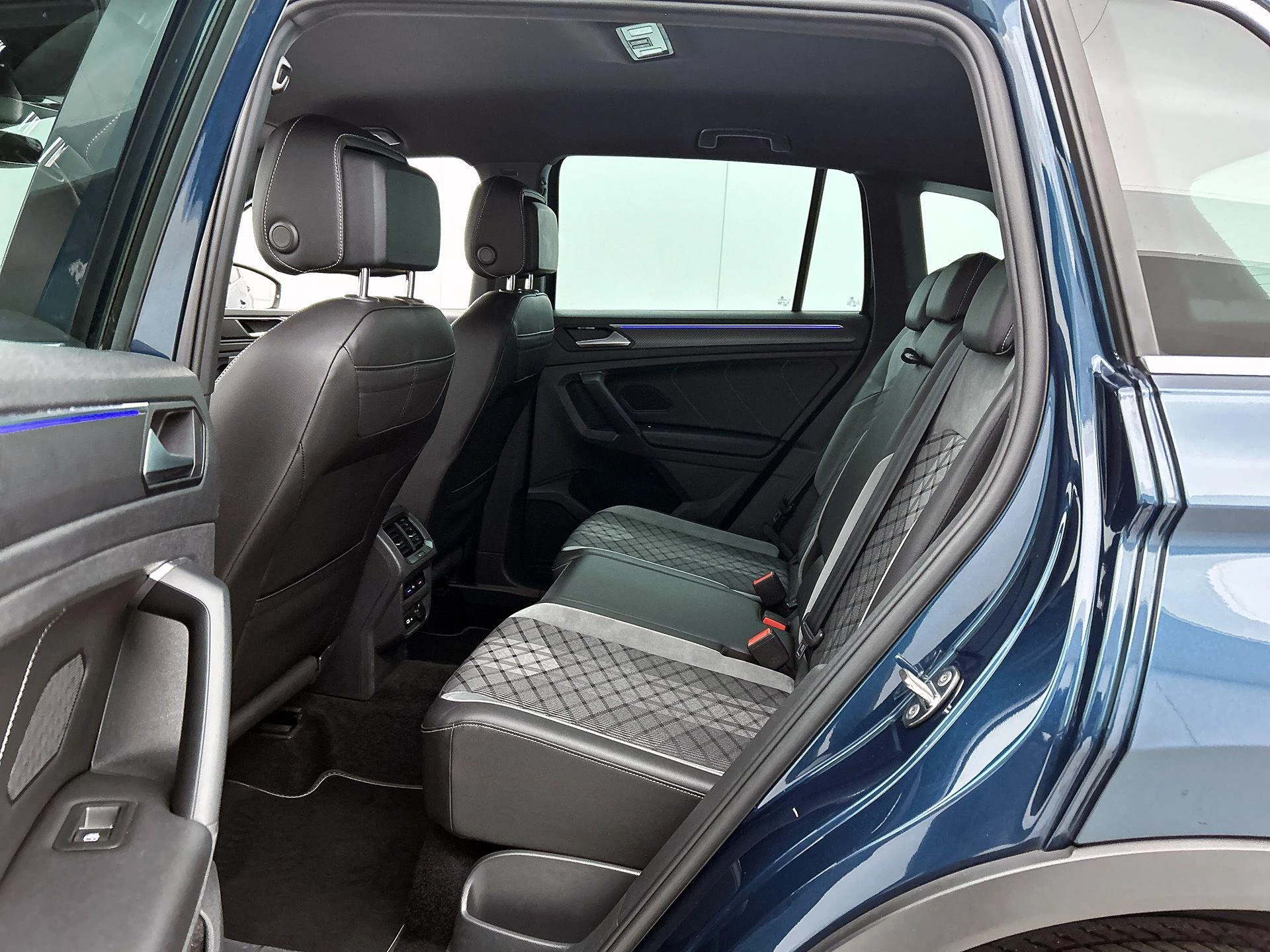Volkswagen-Tiguan-image-25