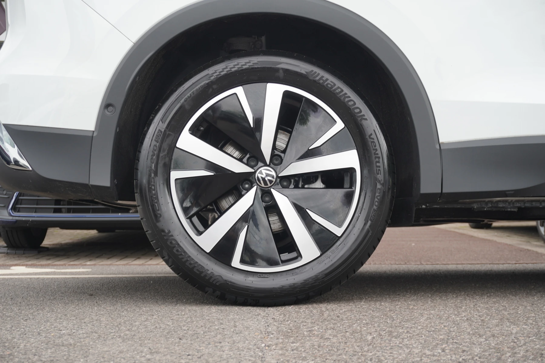 Volkswagen-Tiguan-image-18