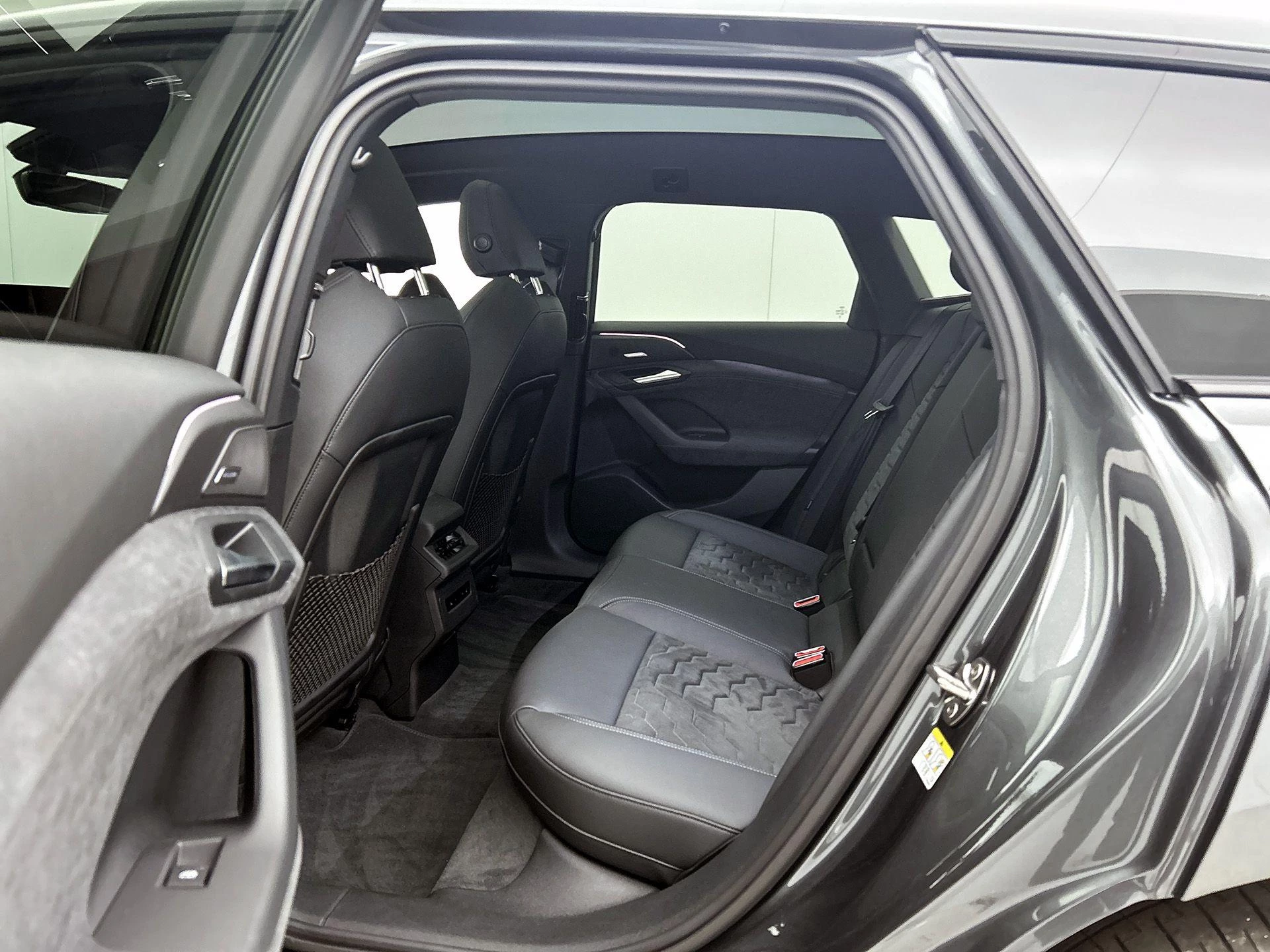 Audi-A6 Avant e-tron-image-26
