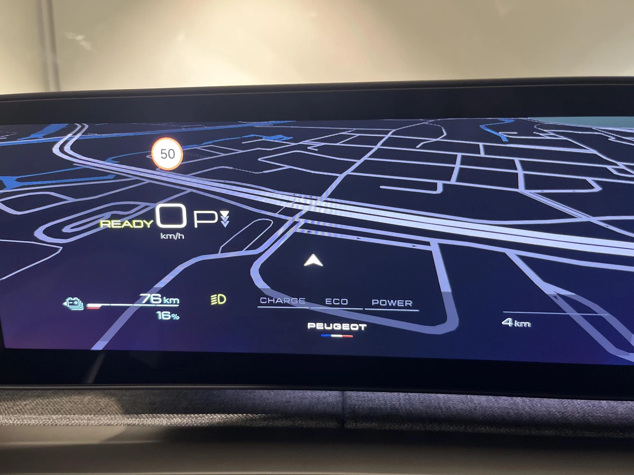 Peugeot-e-5008-image-7